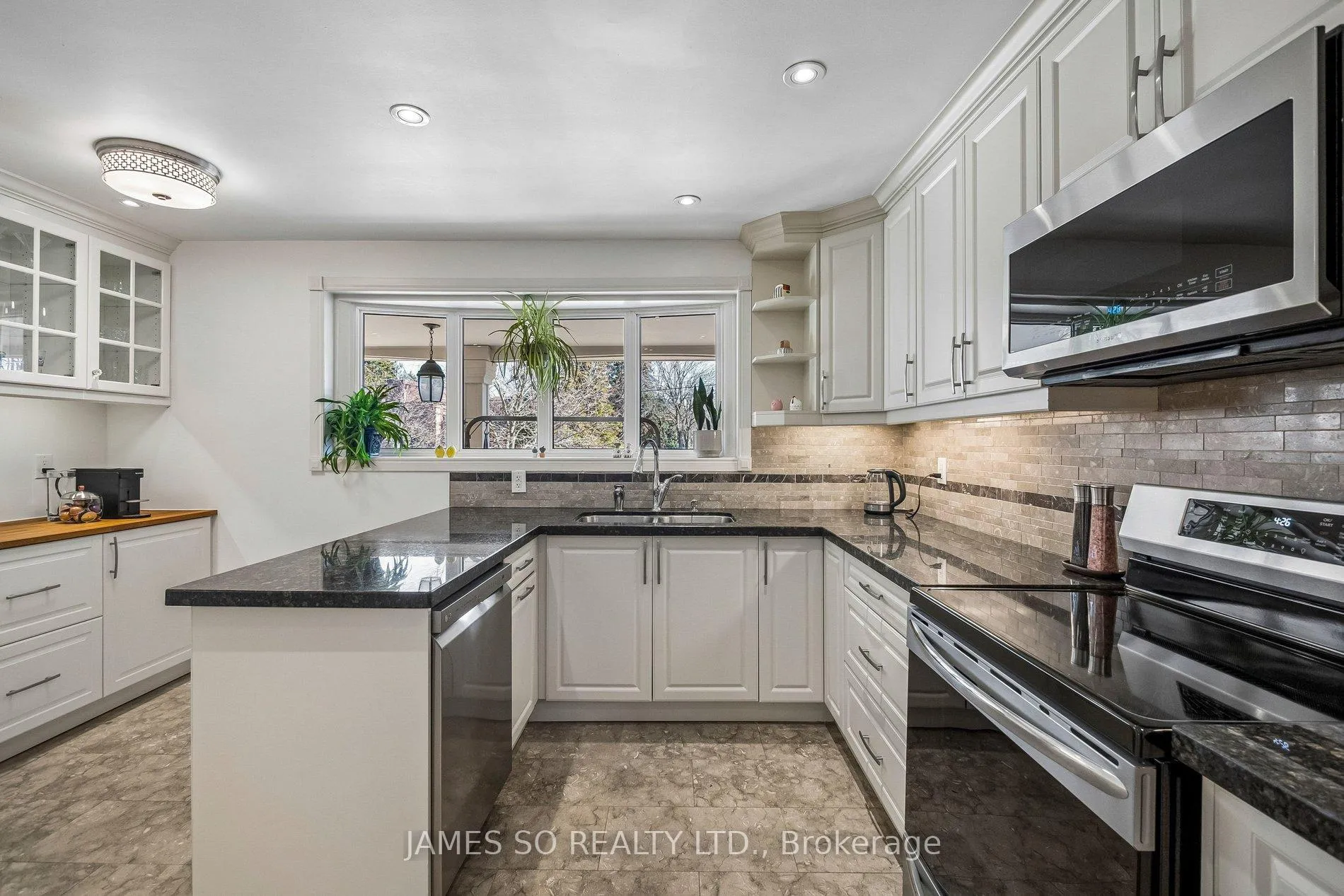 Photo 7 of 129 Bannatyne Drive, North York, St. Andrew-Windfields — HOMEH