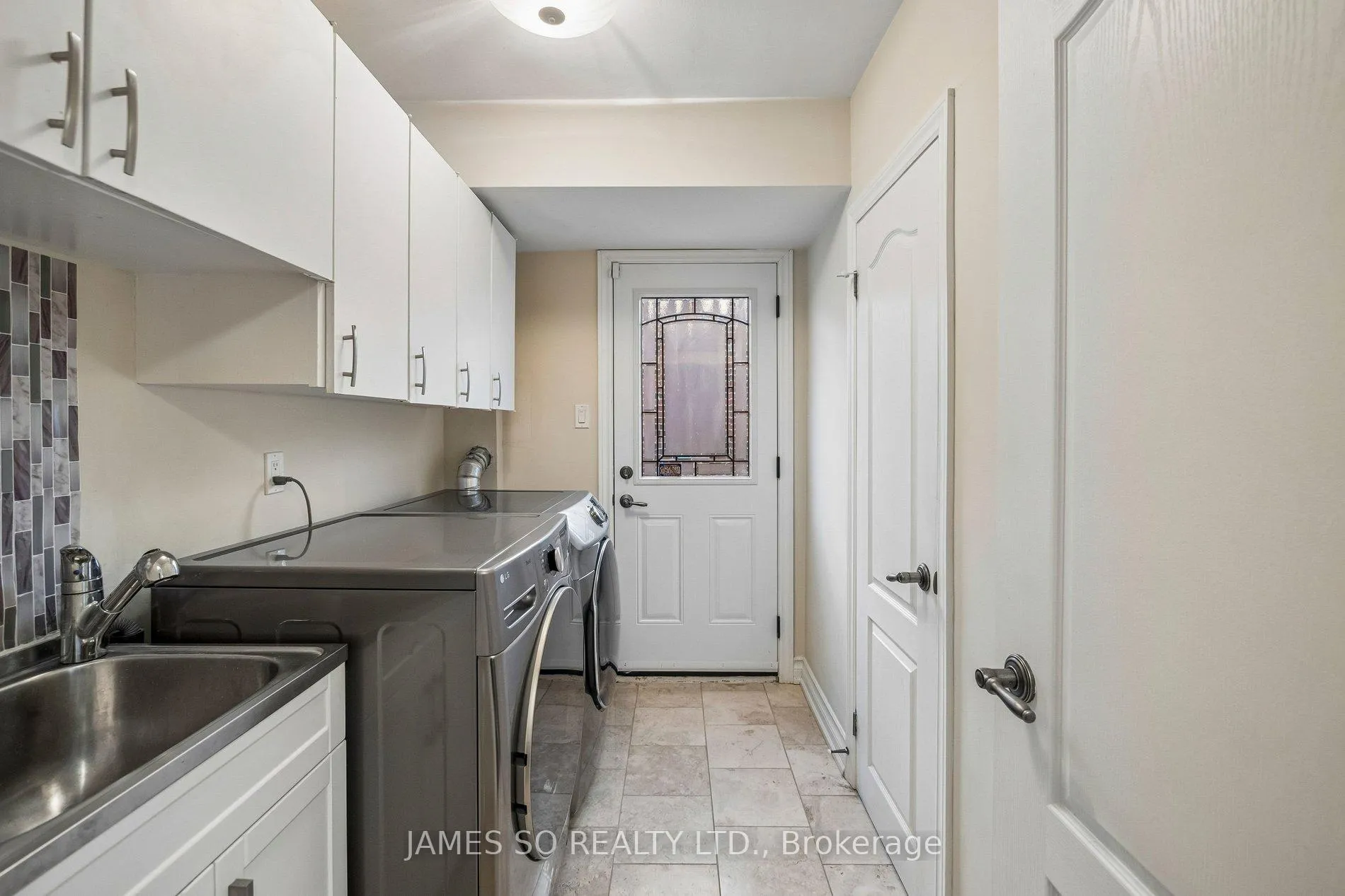 Photo 14 of 129 Bannatyne Drive, North York, St. Andrew-Windfields — HOMEH