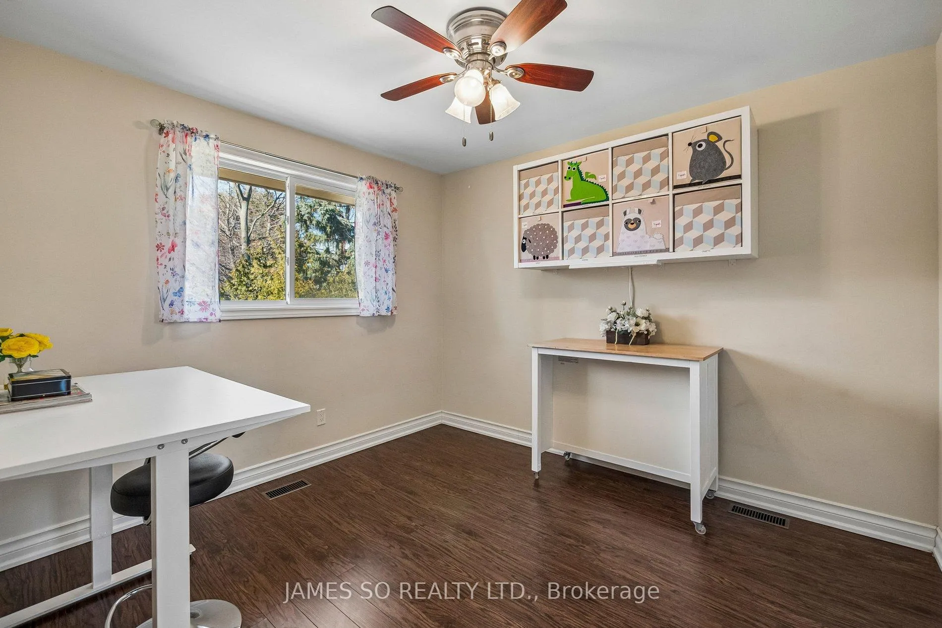 Photo 18 of 129 Bannatyne Drive, North York, St. Andrew-Windfields — HOMEH
