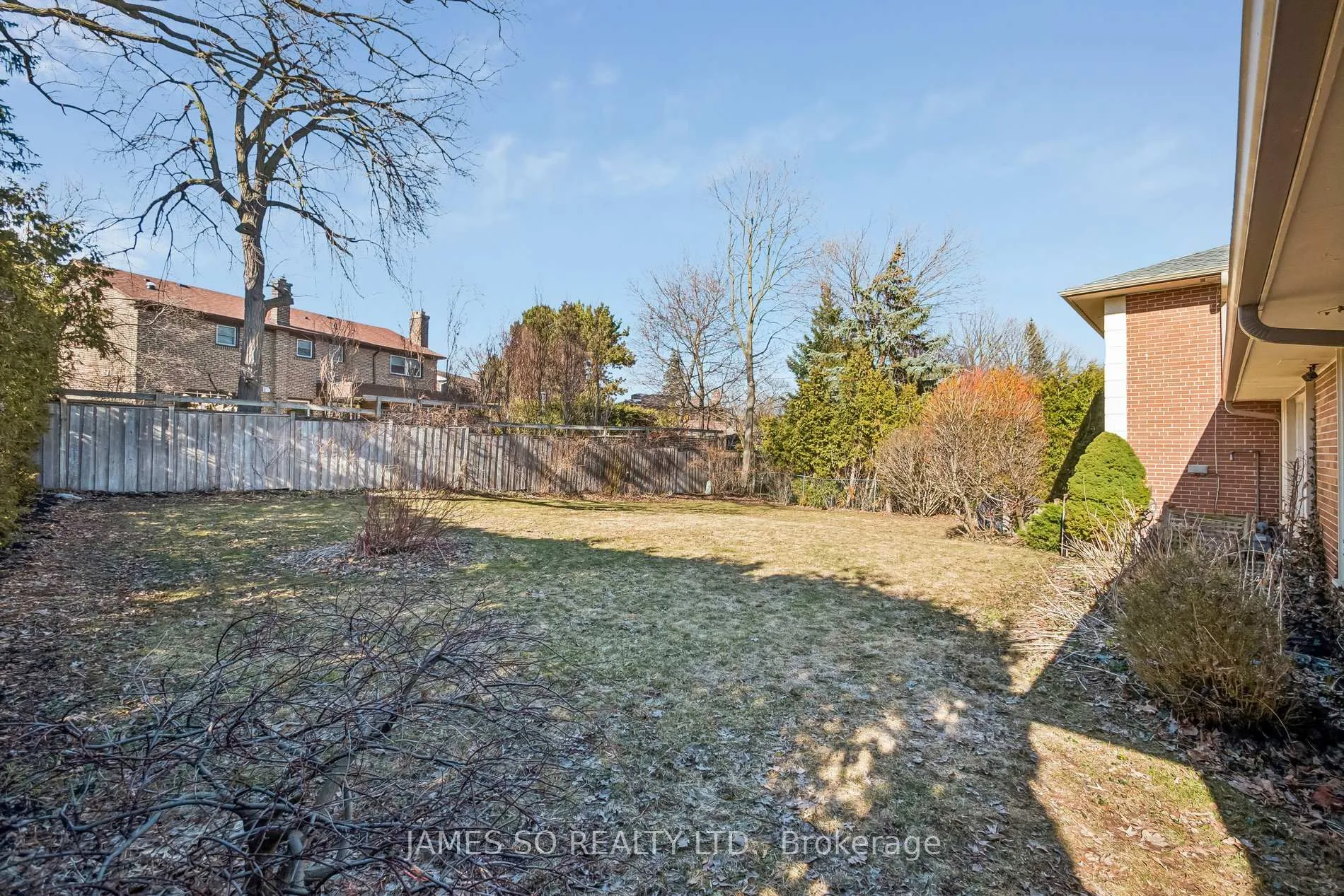 Photo 23 of 129 Bannatyne Drive, North York, St. Andrew-Windfields — HOMEH