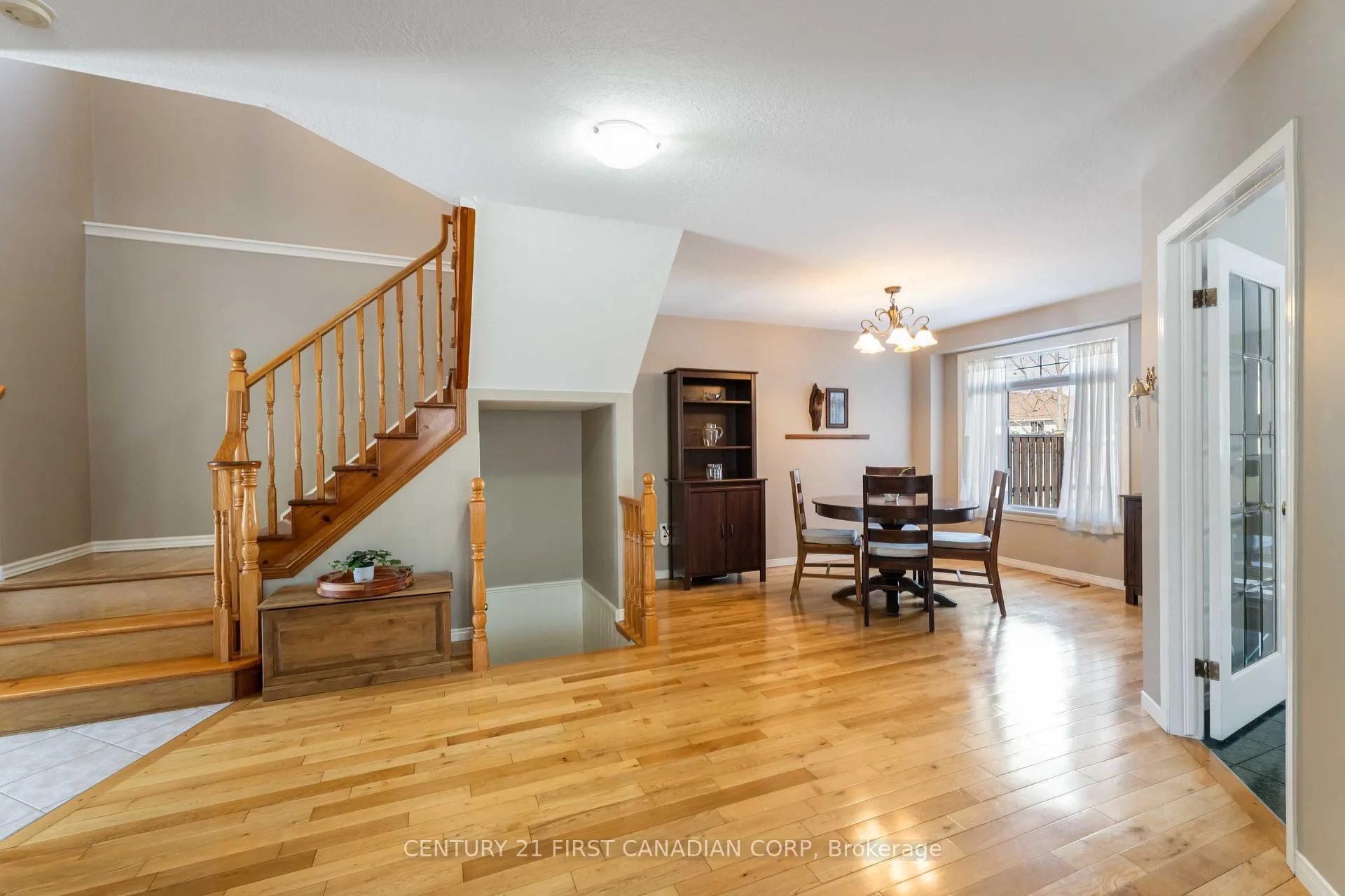 Photo 8 of 49 Foxtrot Drive, Hamilton, Stoney Creek Mountain — HOMEH