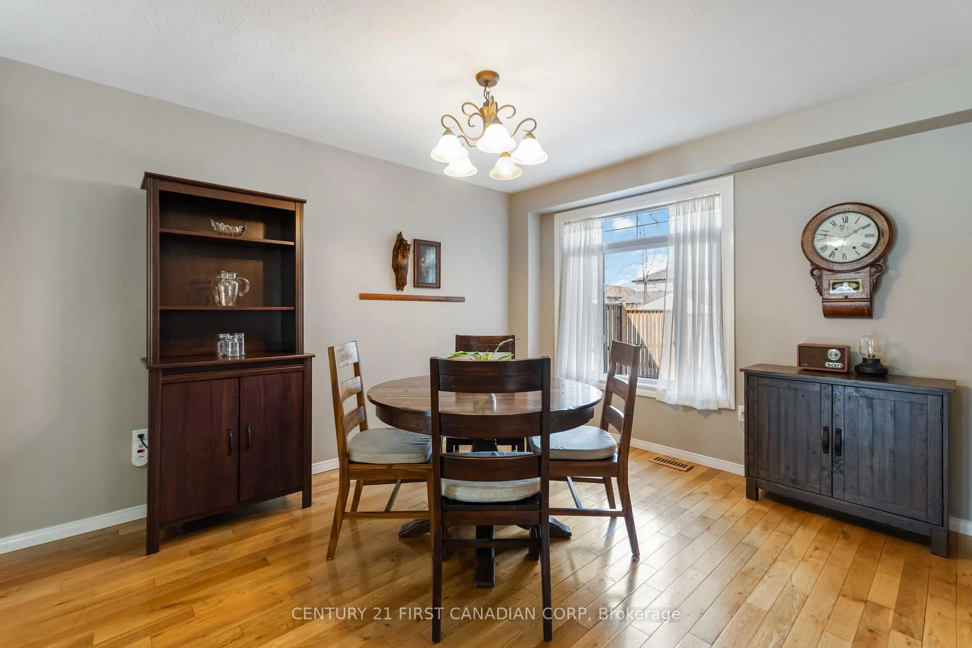 Photo 9 of 49 Foxtrot Drive, Hamilton, Stoney Creek Mountain — HOMEH
