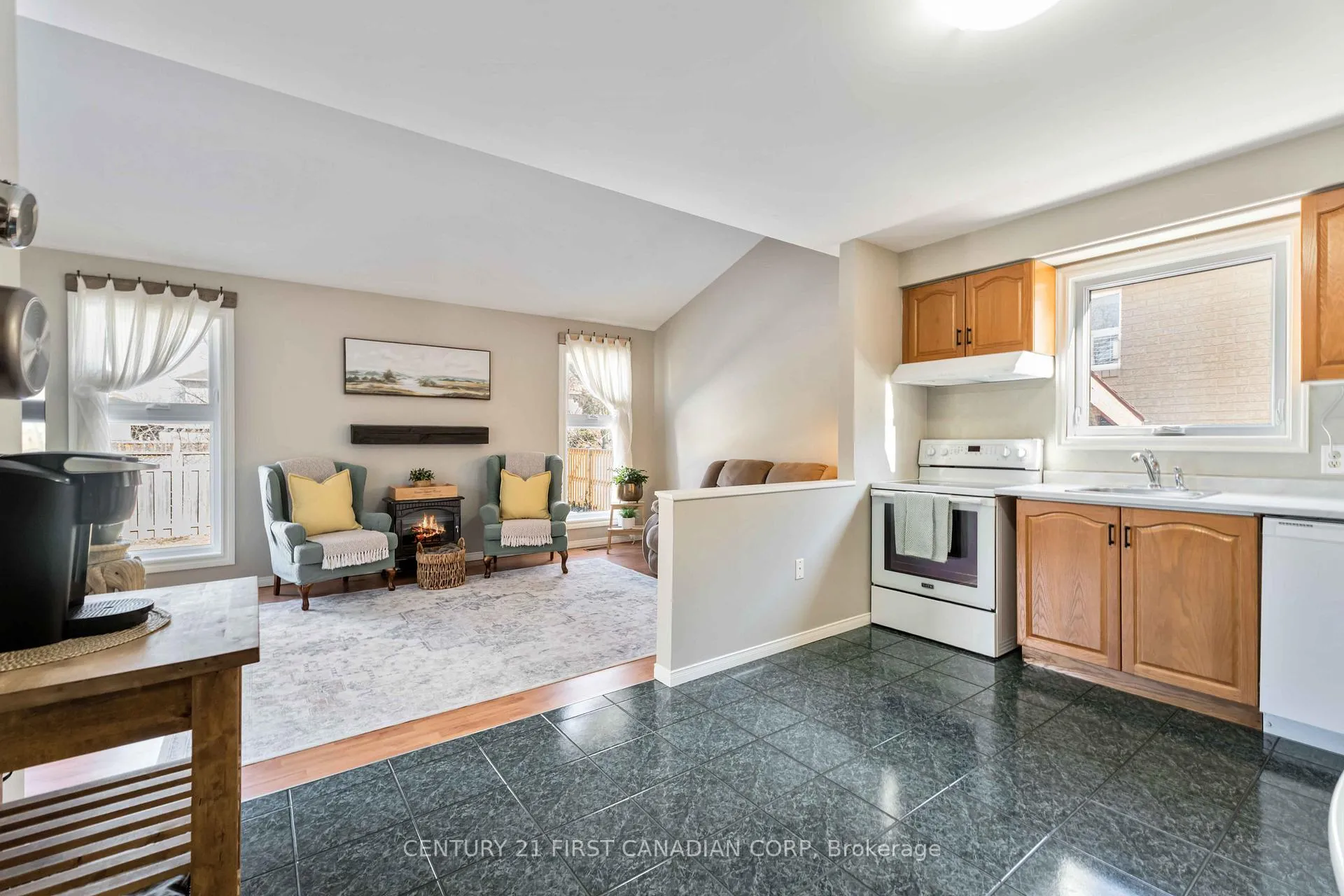 Photo 10 of 49 Foxtrot Drive, Hamilton, Stoney Creek Mountain — HOMEH