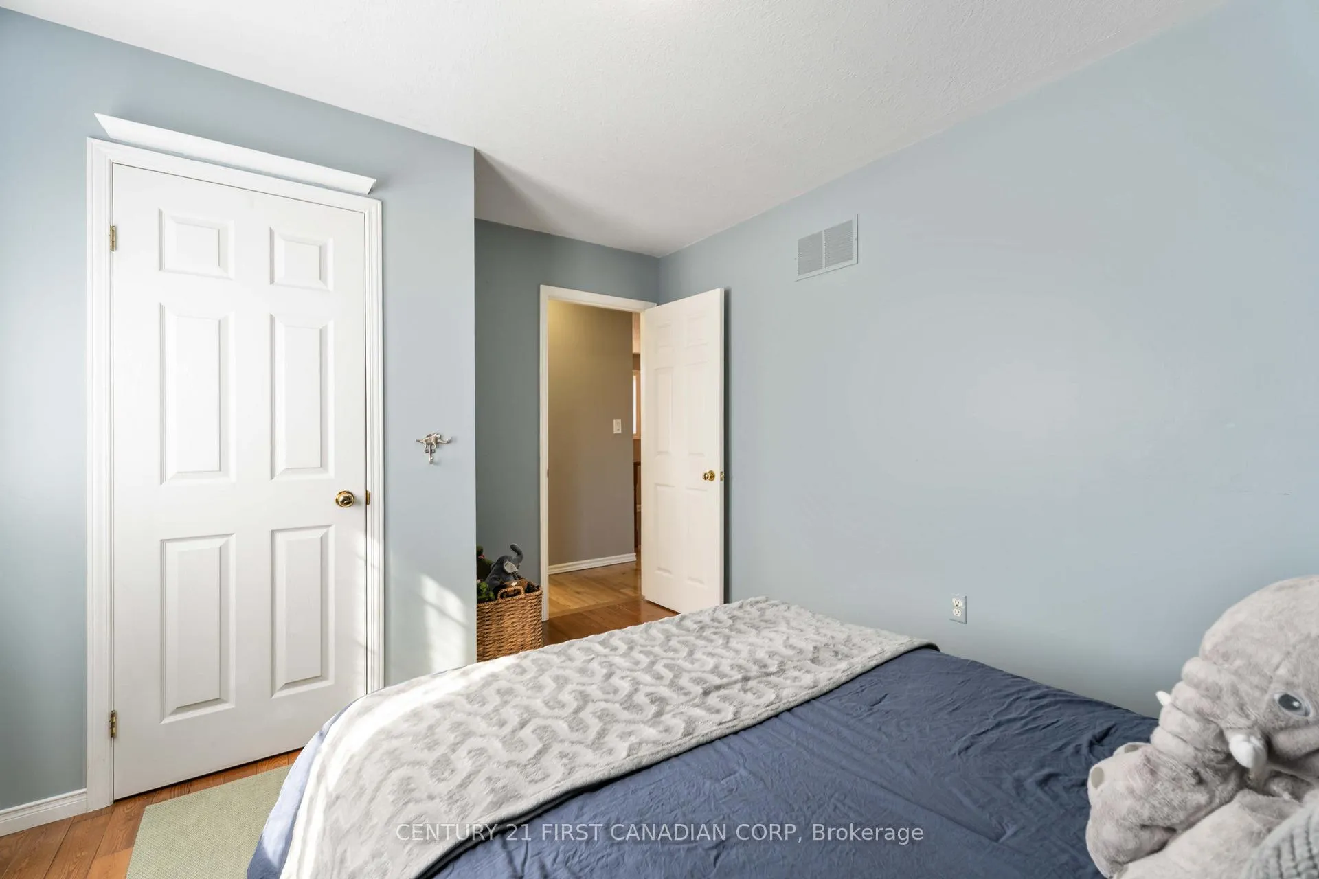 Photo 19 of 49 Foxtrot Drive, Hamilton, Stoney Creek Mountain — HOMEH