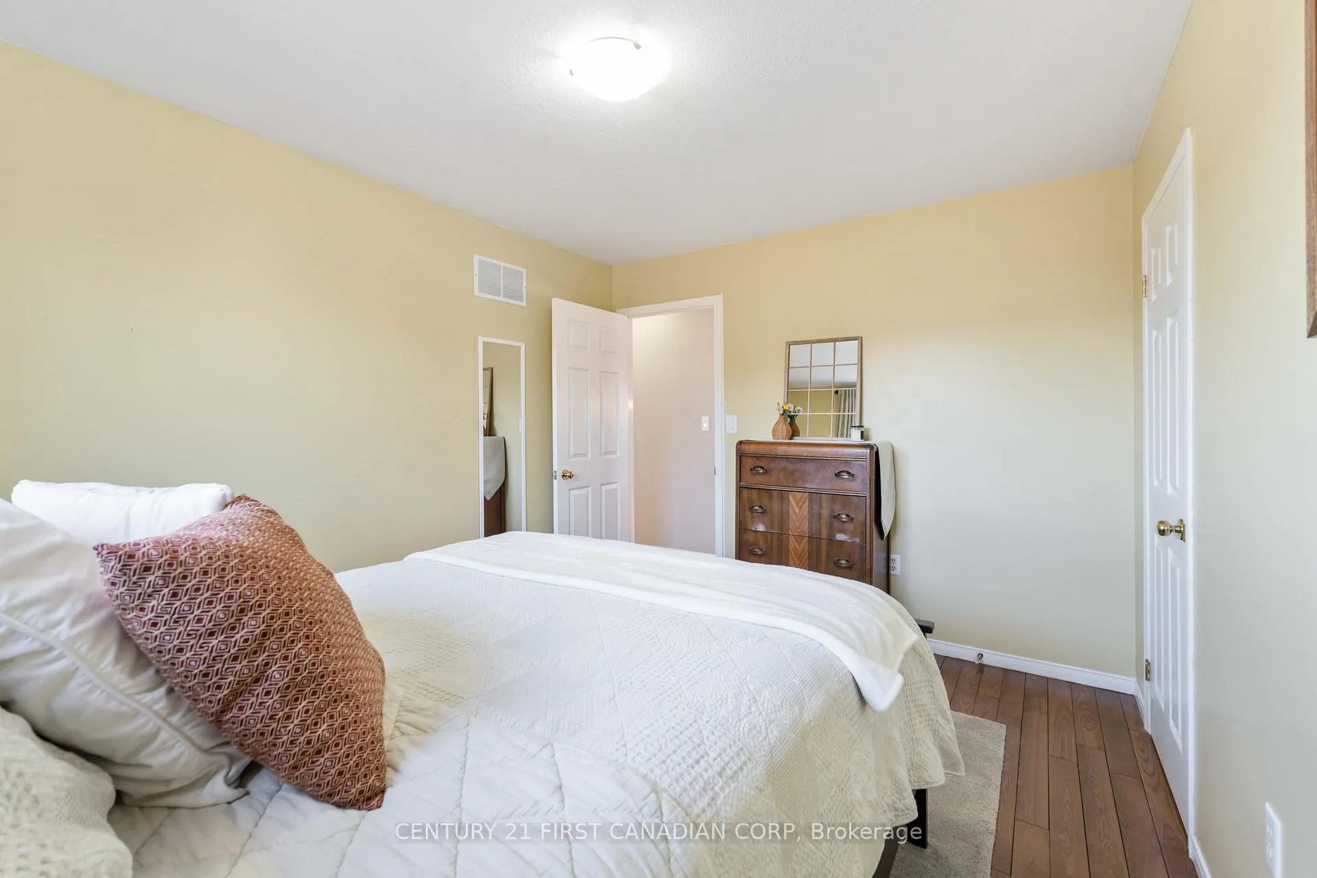 Photo 22 of 49 Foxtrot Drive, Hamilton, Stoney Creek Mountain — HOMEH