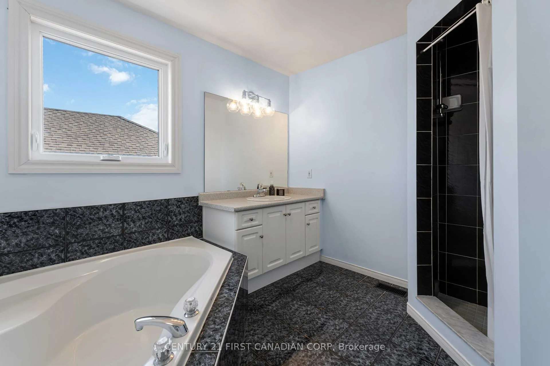 Photo 26 of 49 Foxtrot Drive, Hamilton, Stoney Creek Mountain — HOMEH