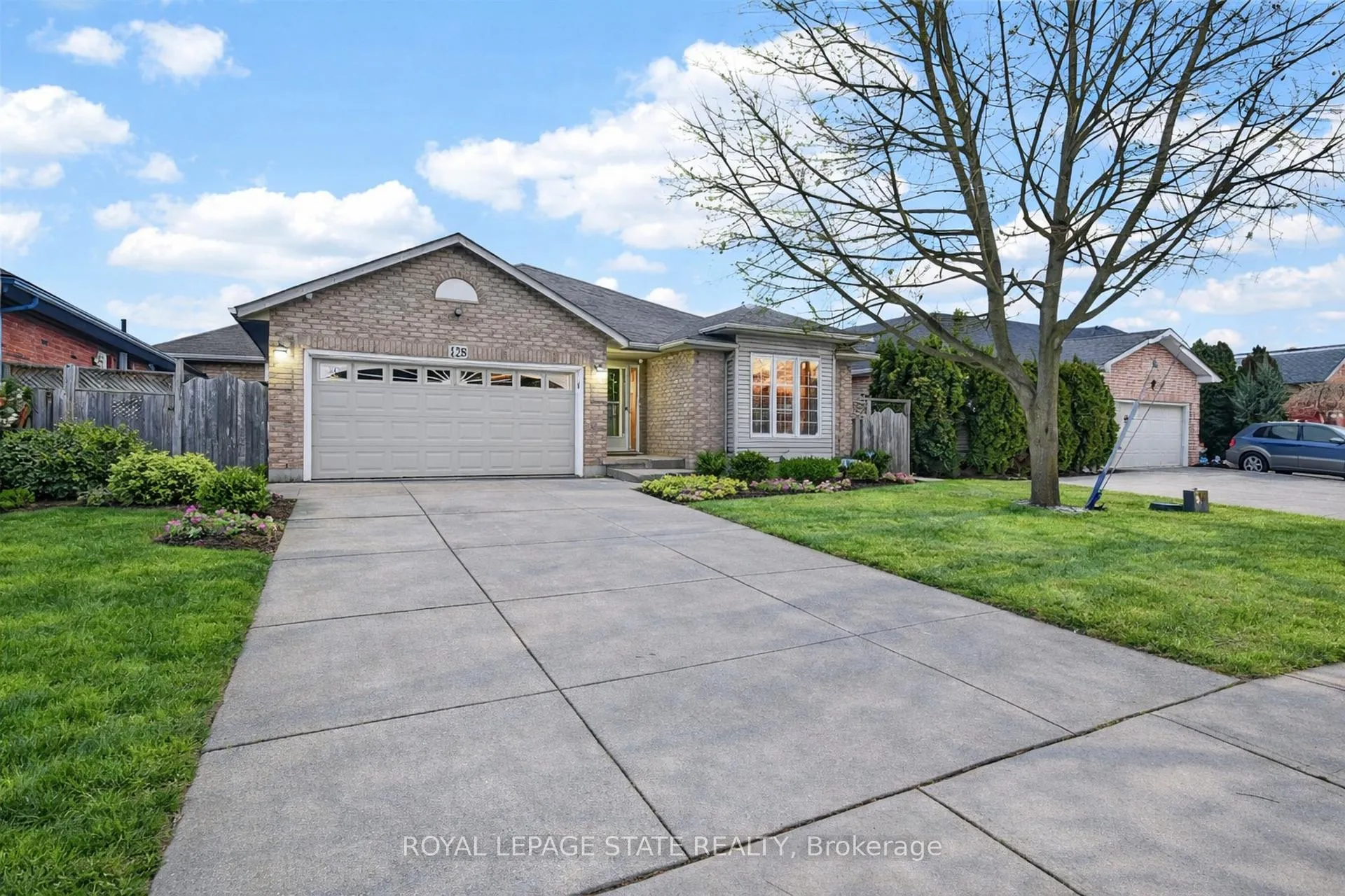 Photo 8 of 128 Nugent Drive, Hamilton, Kentley — HOMEH