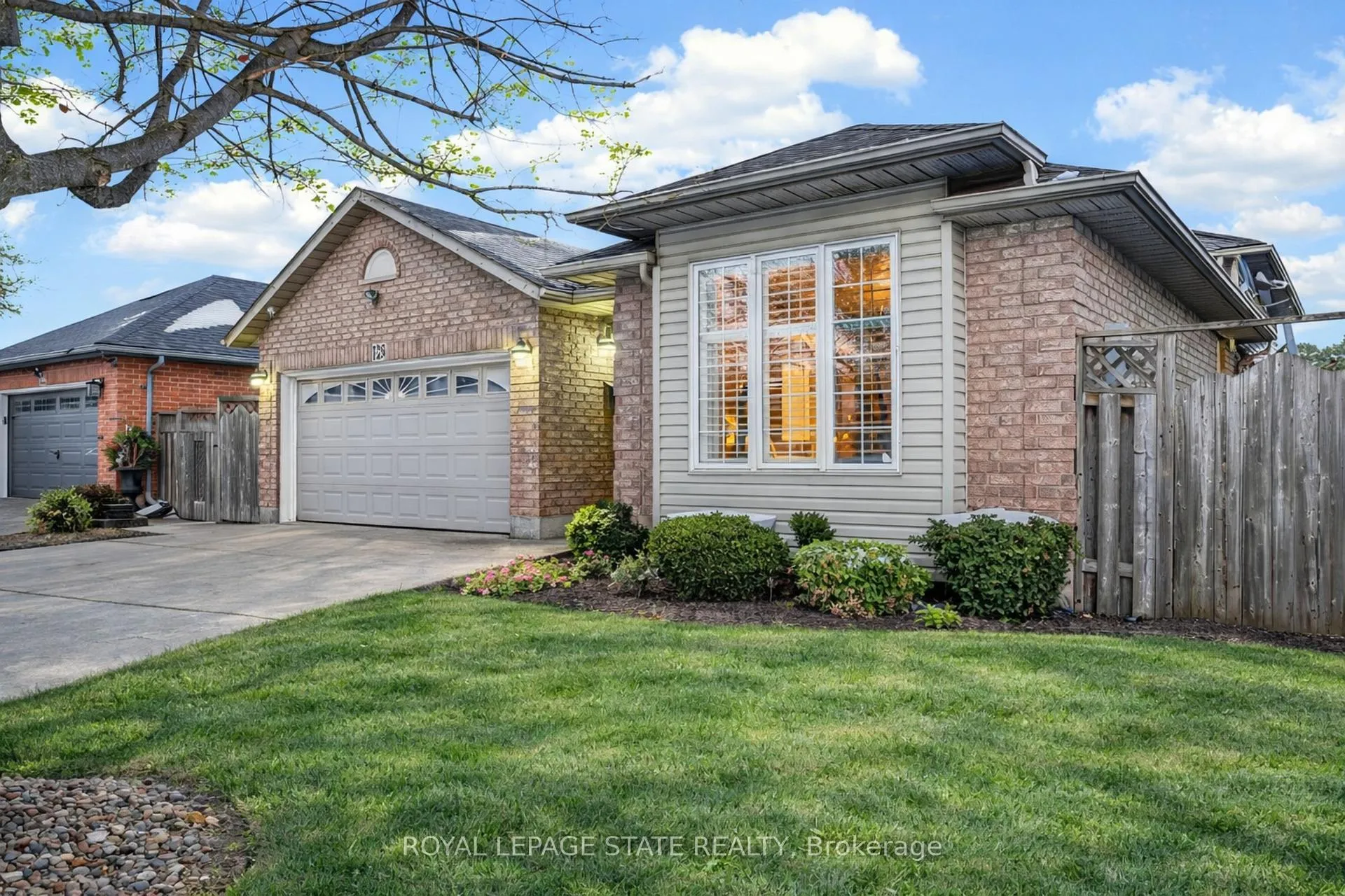 Photo 9 of 128 Nugent Drive, Hamilton, Kentley — HOMEH