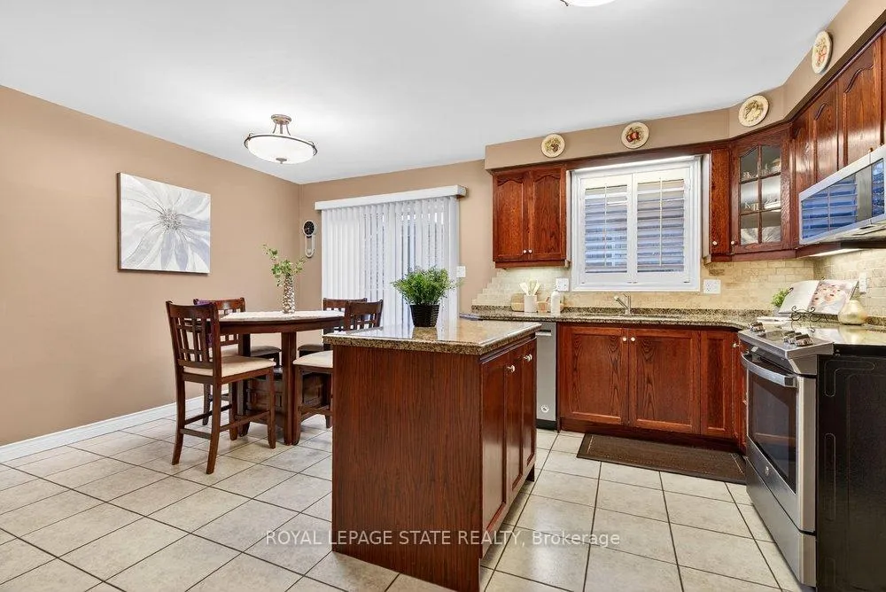 Photo 18 of 128 Nugent Drive, Hamilton, Kentley — HOMEH