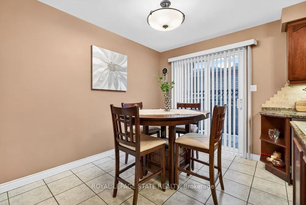 Photo 19 of 128 Nugent Drive, Hamilton, Kentley — HOMEH