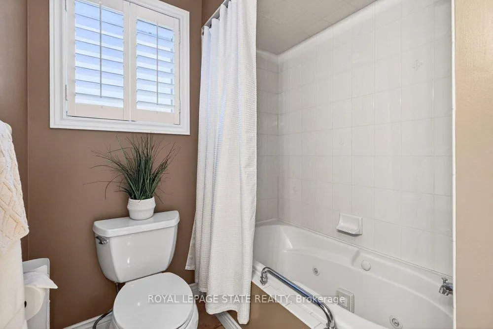 Photo 32 of 128 Nugent Drive, Hamilton, Kentley — HOMEH