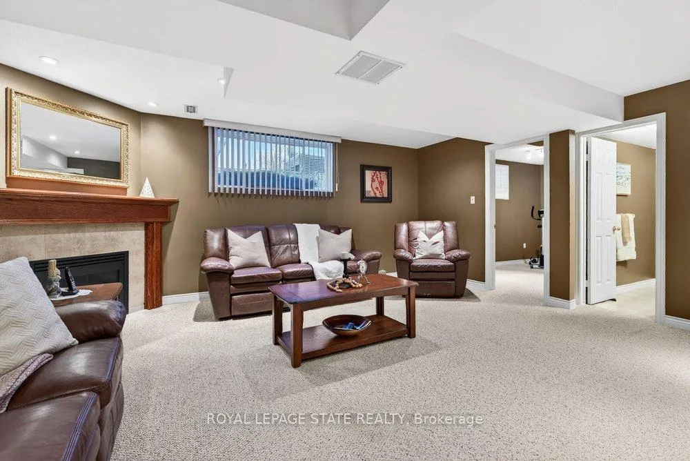 Photo 36 of 128 Nugent Drive, Hamilton, Kentley — HOMEH