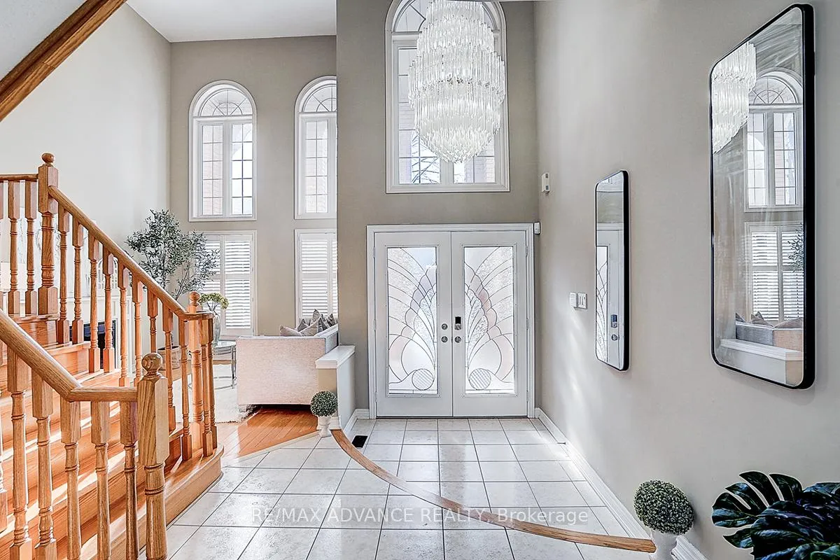 Photo 4 of 16 St Etienne Drive, Vaughan, Vellore Village — HOMEH