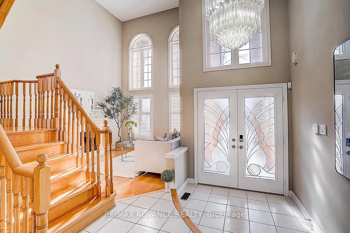 Photo 5 of 16 St Etienne Drive, Vaughan, Vellore Village — HOMEH