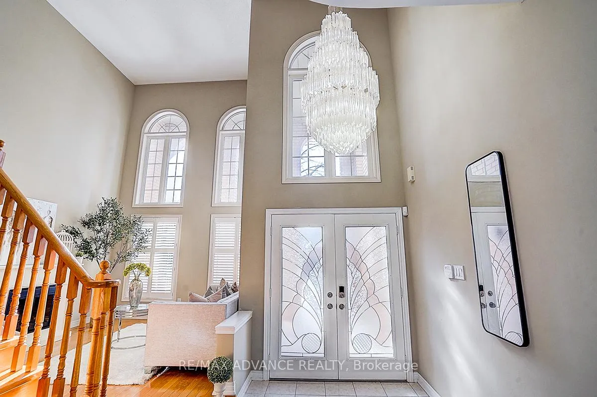 Photo 6 of 16 St Etienne Drive, Vaughan, Vellore Village — HOMEH
