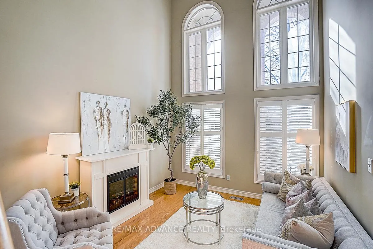 Photo 8 of 16 St Etienne Drive, Vaughan, Vellore Village — HOMEH