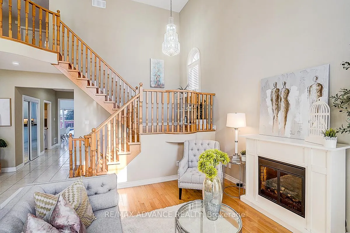 Photo 9 of 16 St Etienne Drive, Vaughan, Vellore Village — HOMEH