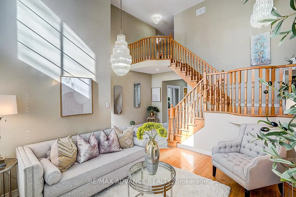 Photo 10 of 16 St Etienne Drive, Vaughan, Vellore Village — HOMEH