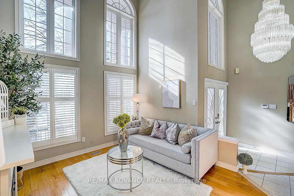 Photo 11 of 16 St Etienne Drive, Vaughan, Vellore Village — HOMEH