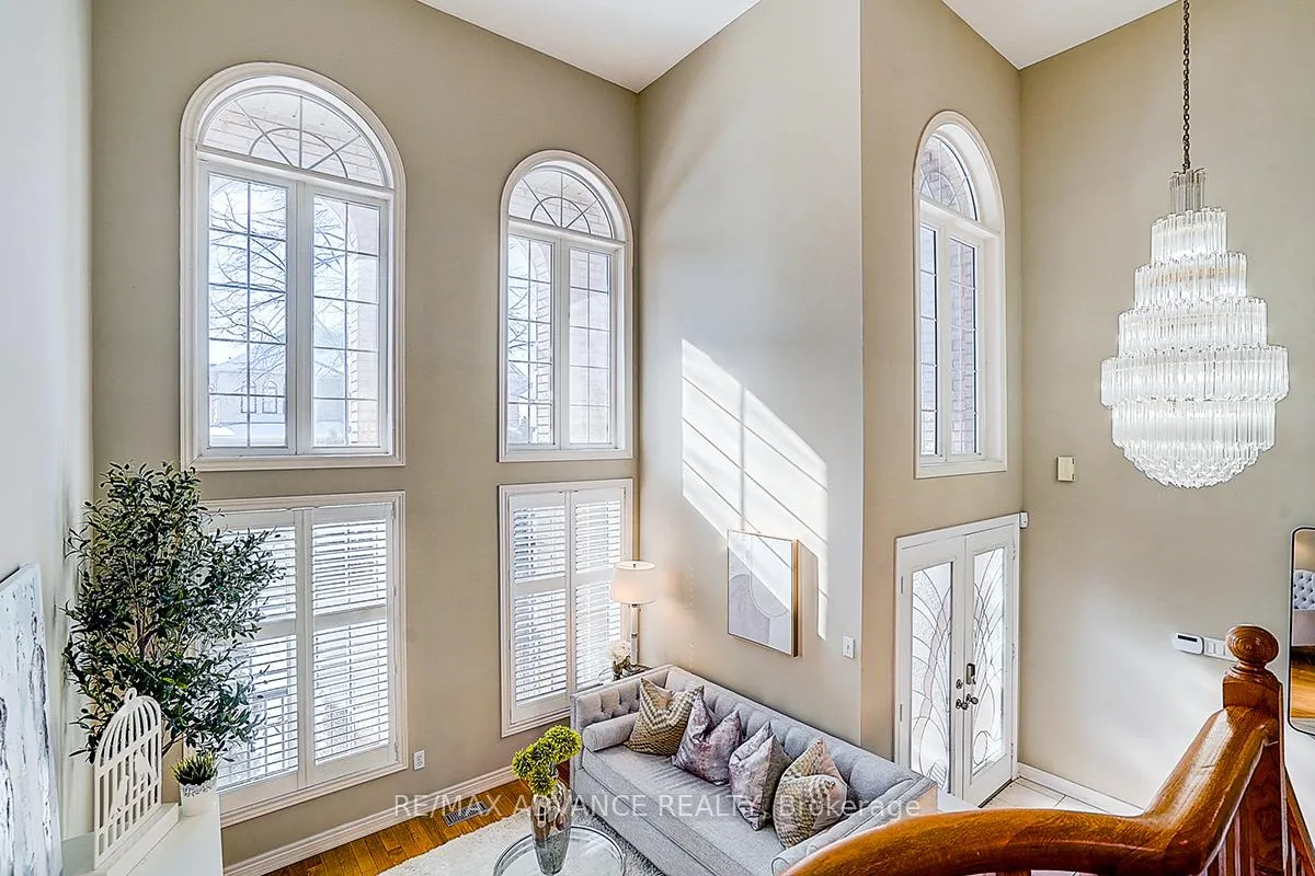 Photo 14 of 16 St Etienne Drive, Vaughan, Vellore Village — HOMEH