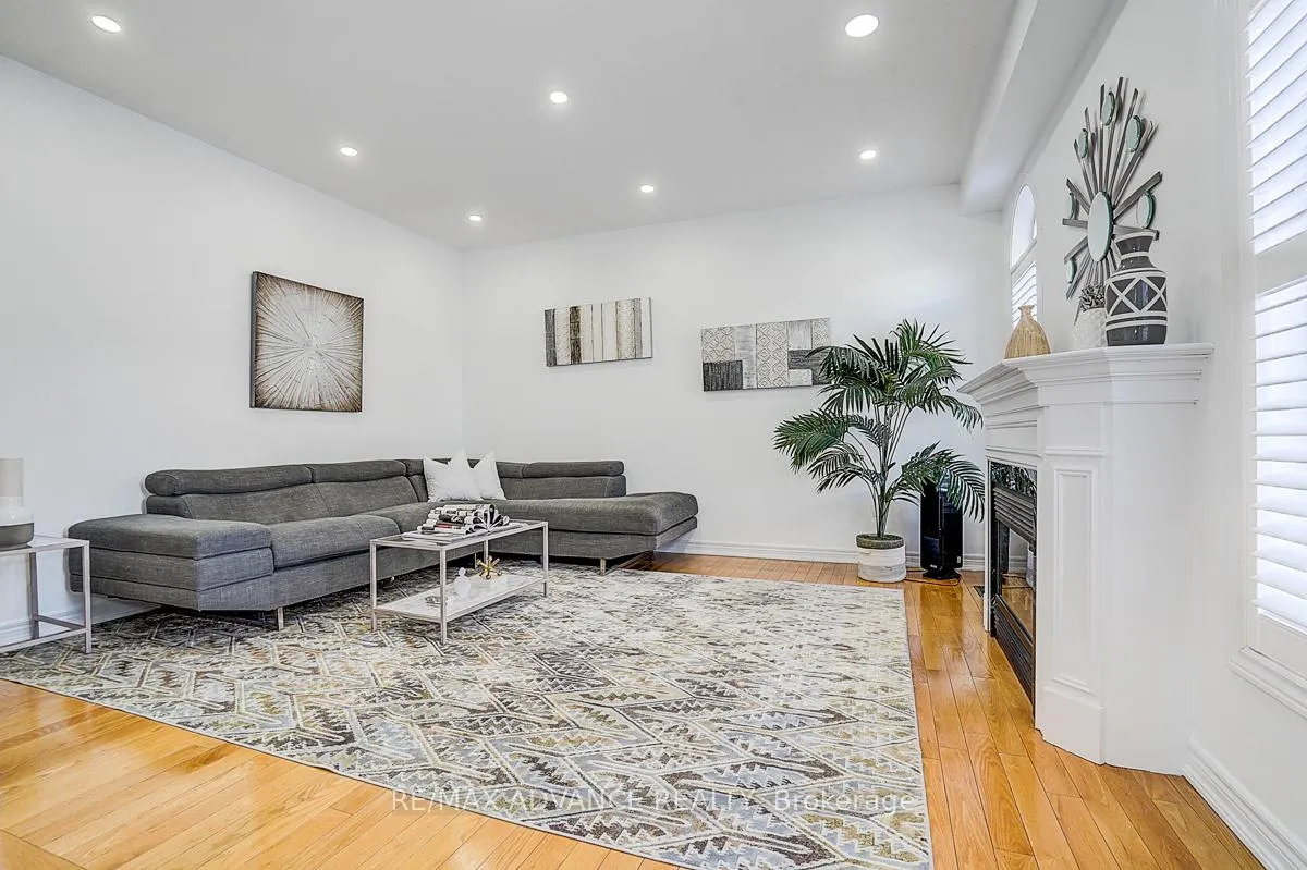 Photo 19 of 16 St Etienne Drive, Vaughan, Vellore Village — HOMEH