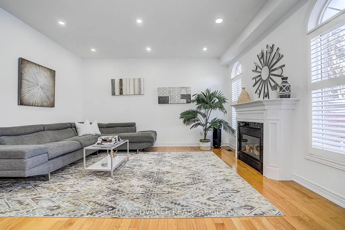 Photo 20 of 16 St Etienne Drive, Vaughan, Vellore Village — HOMEH