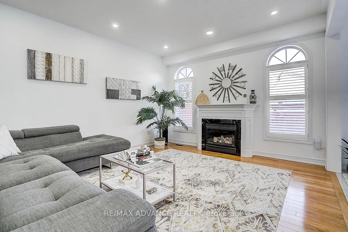 Photo 21 of 16 St Etienne Drive, Vaughan, Vellore Village — HOMEH