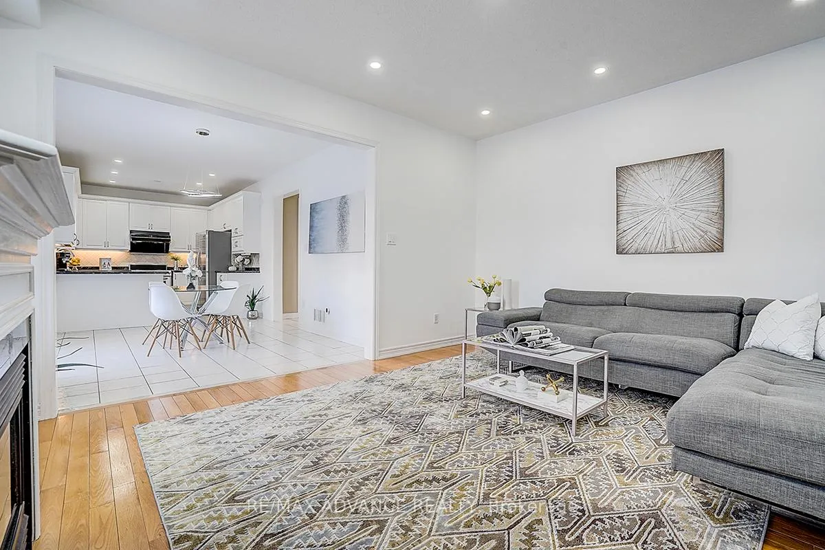 Photo 23 of 16 St Etienne Drive, Vaughan, Vellore Village — HOMEH