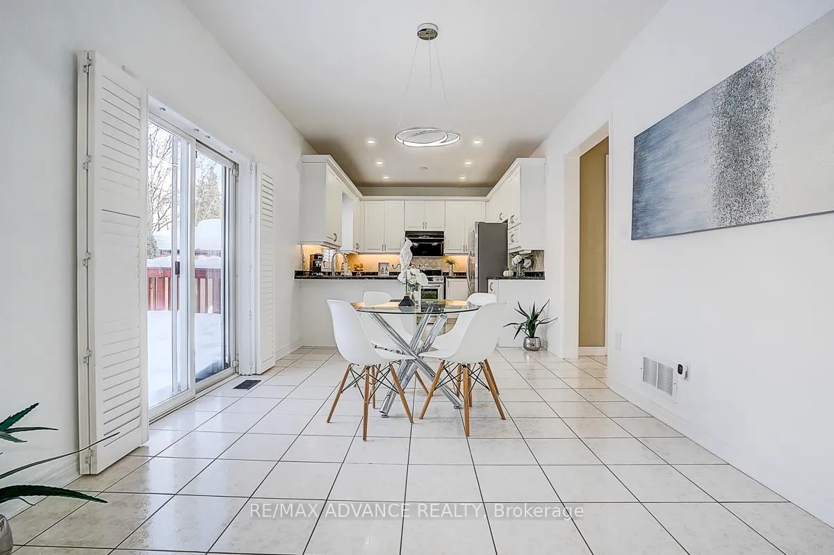 Photo 24 of 16 St Etienne Drive, Vaughan, Vellore Village — HOMEH