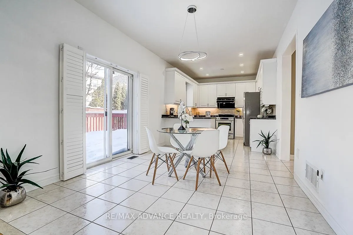 Photo 25 of 16 St Etienne Drive, Vaughan, Vellore Village — HOMEH