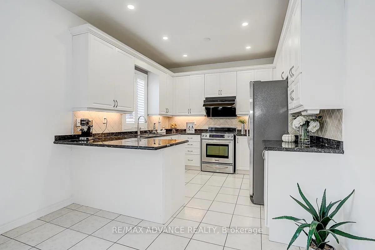 Photo 26 of 16 St Etienne Drive, Vaughan, Vellore Village — HOMEH