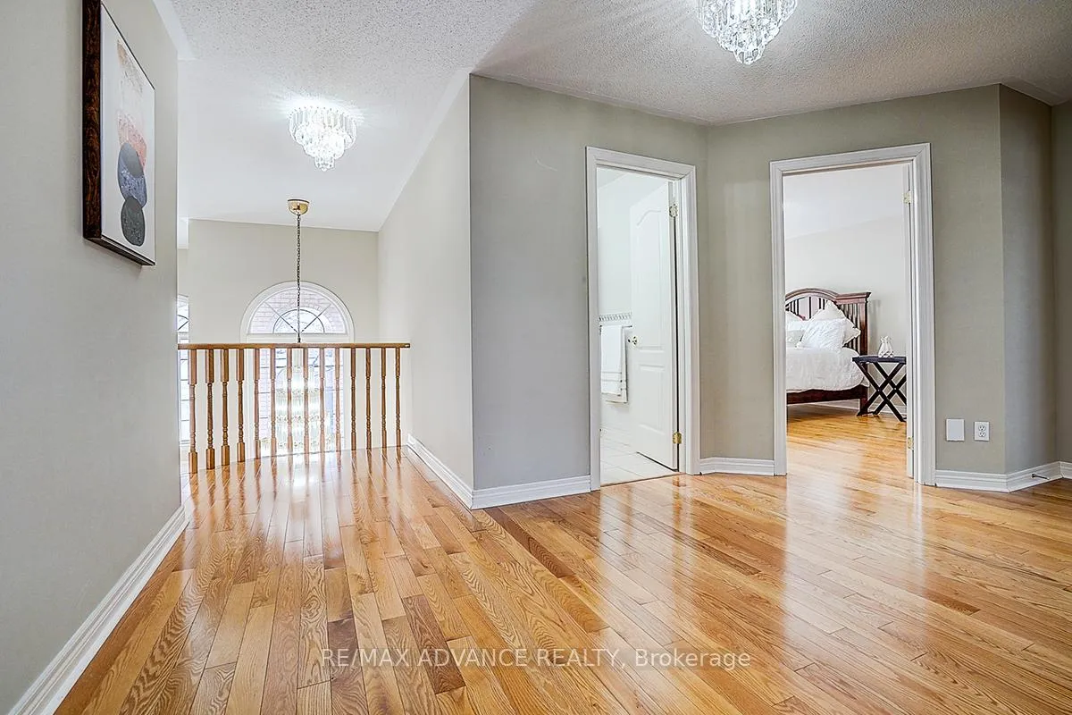 Photo 32 of 16 St Etienne Drive, Vaughan, Vellore Village — HOMEH