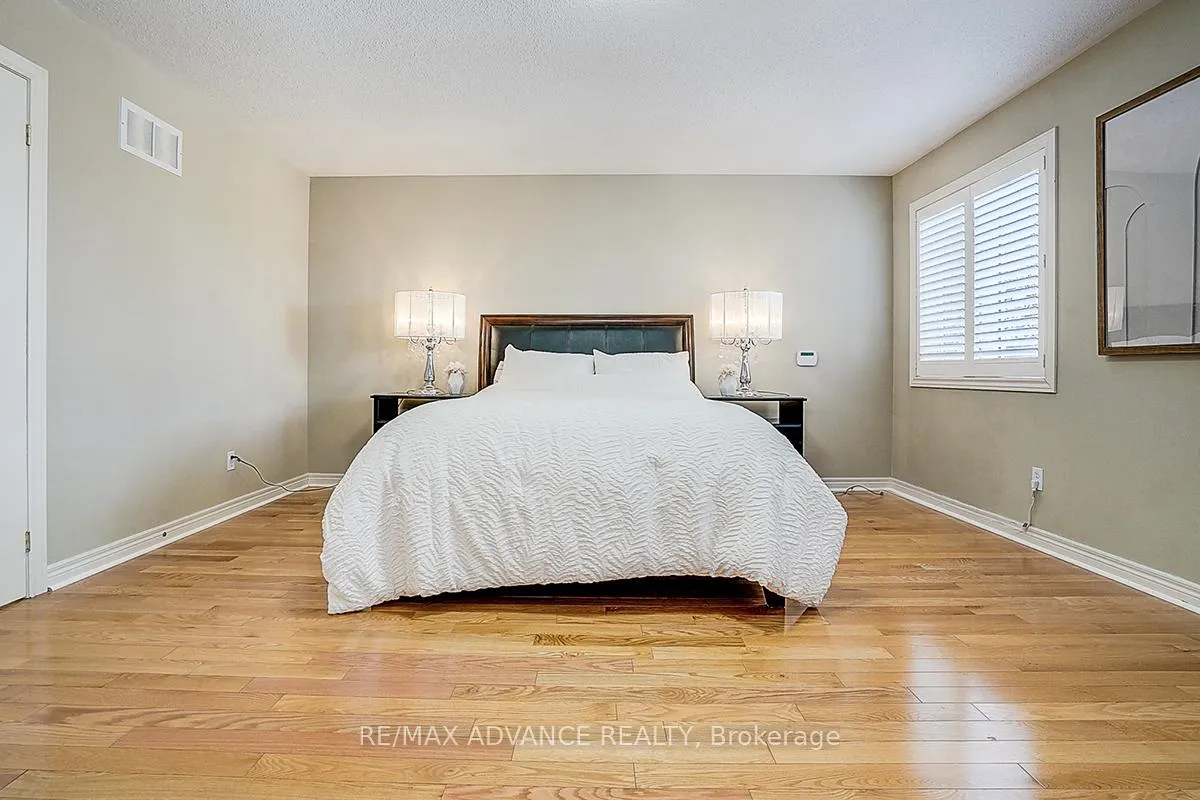 Photo 36 of 16 St Etienne Drive, Vaughan, Vellore Village — HOMEH