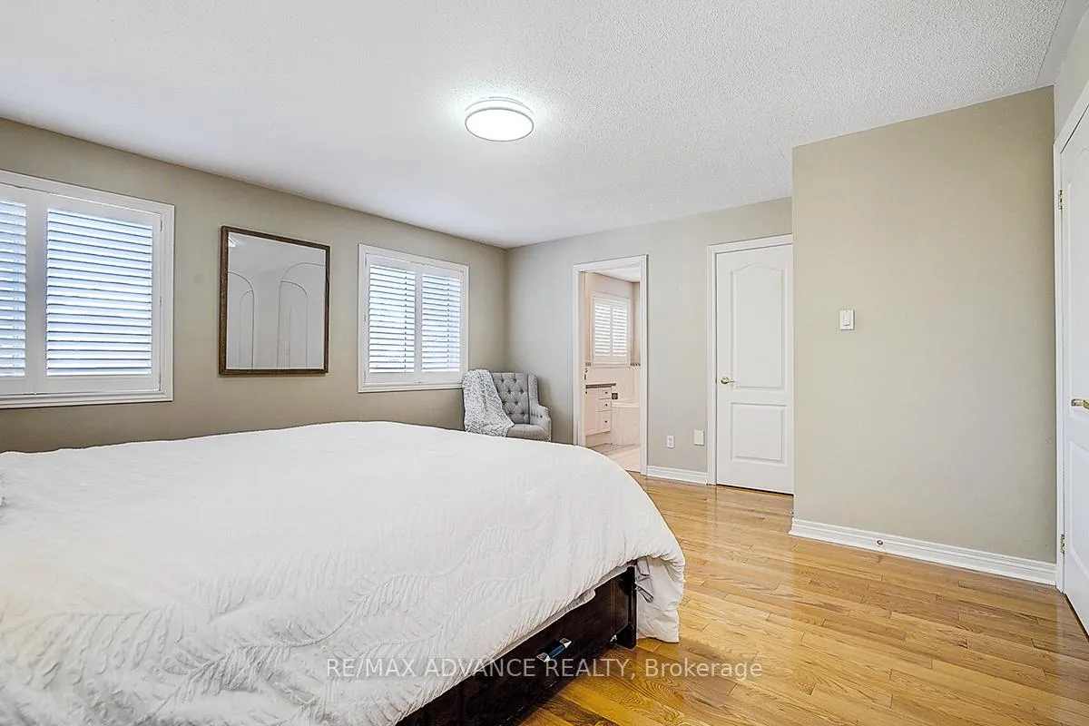 Photo 37 of 16 St Etienne Drive, Vaughan, Vellore Village — HOMEH