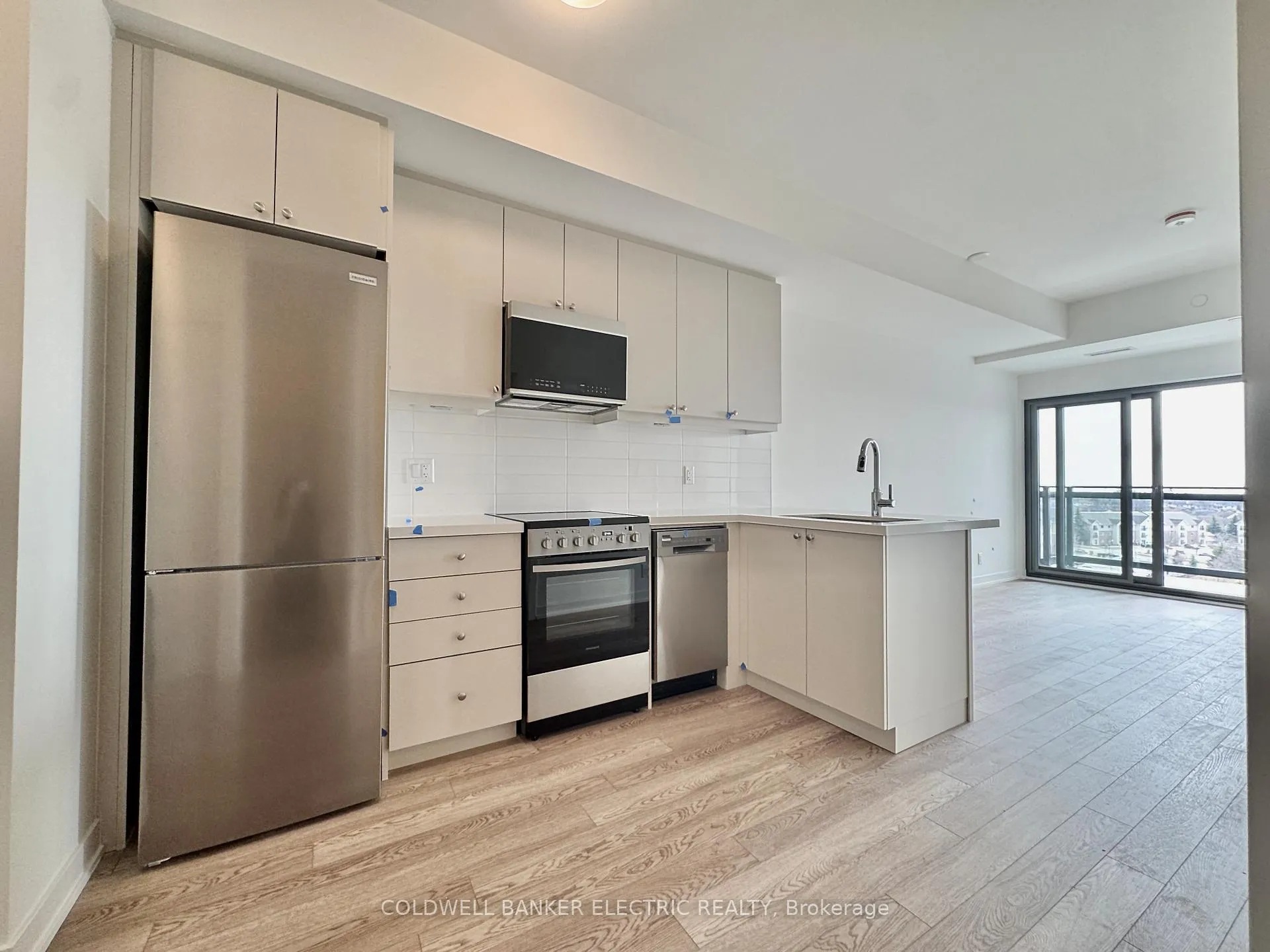 Photo 2 of 51 - 805 Clarington Boulevard, Clarington, Bowmanville — HOMEH