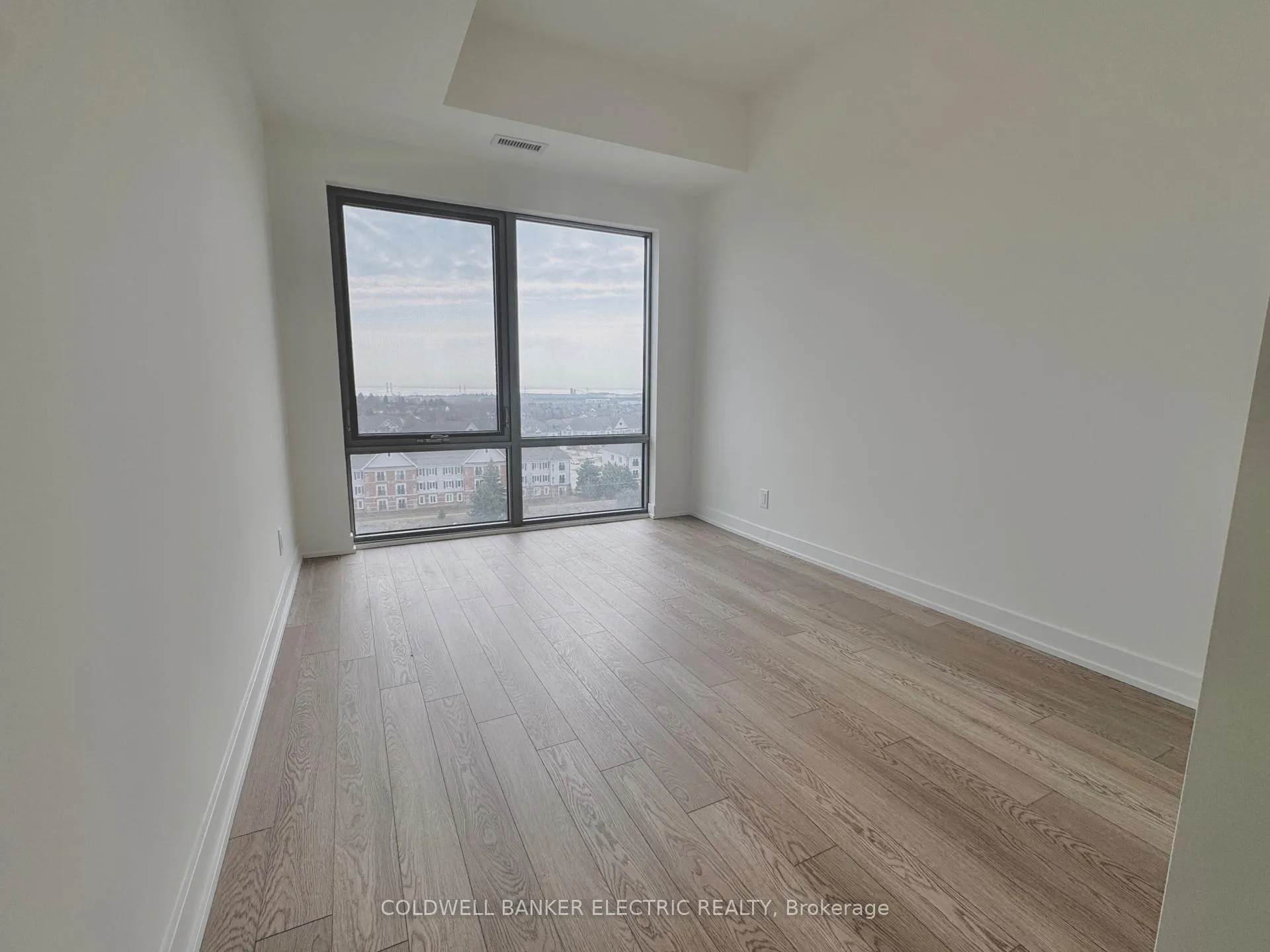 Photo 7 of 51 - 805 Clarington Boulevard, Clarington, Bowmanville — HOMEH