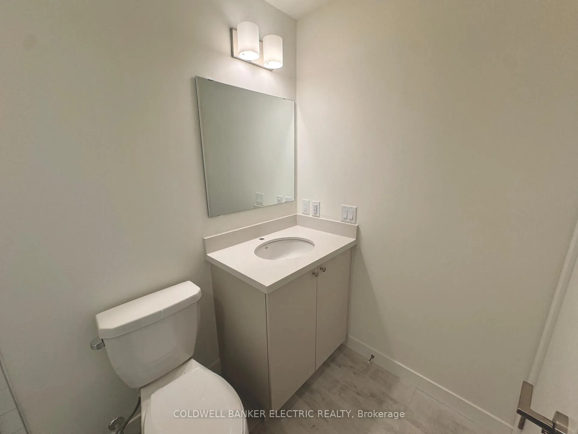 Photo 9 of 51 - 805 Clarington Boulevard, Clarington, Bowmanville — HOMEH