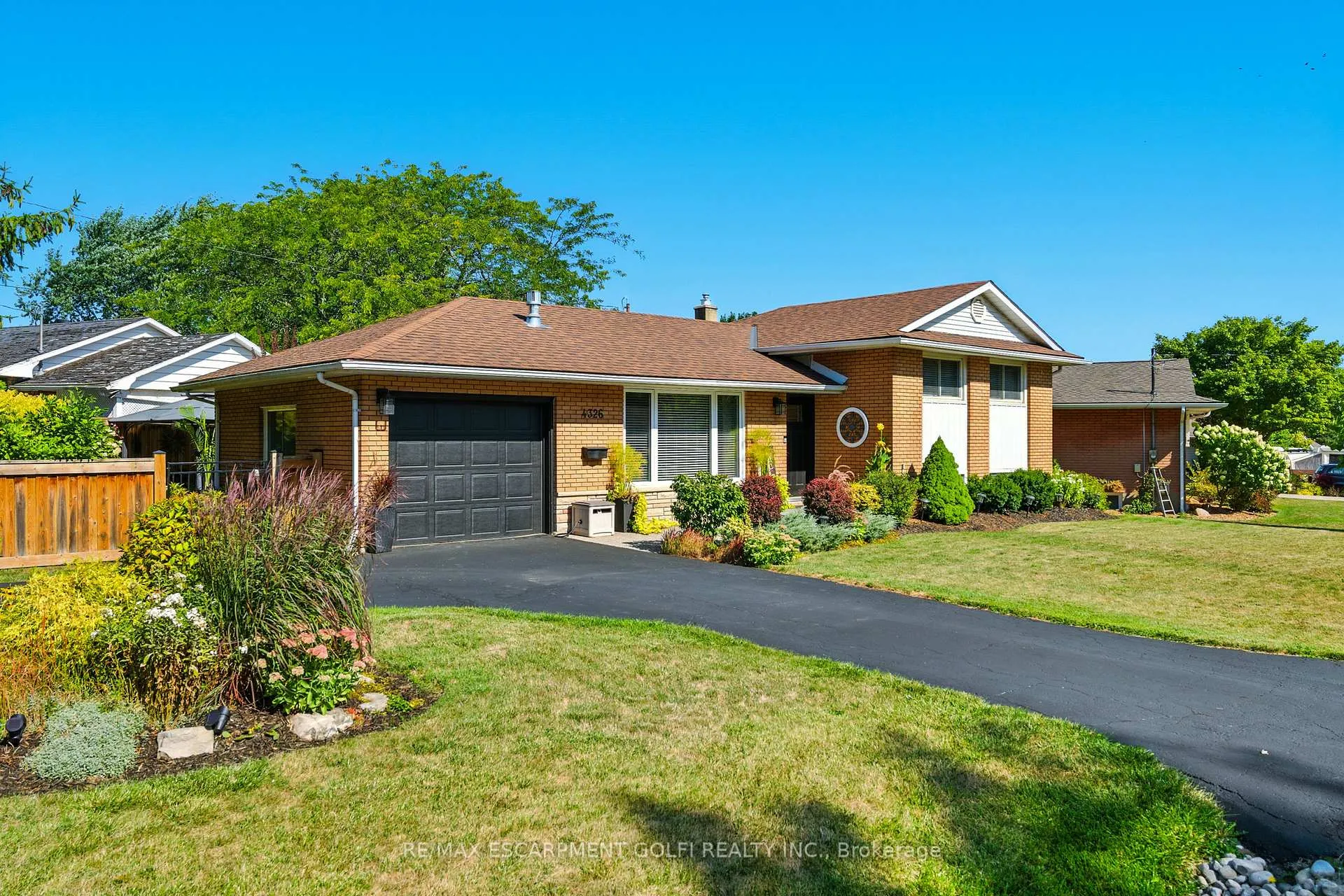 Photo 3 of 4326 Hillview Drive, Lincoln, Beamsville — HOMEH