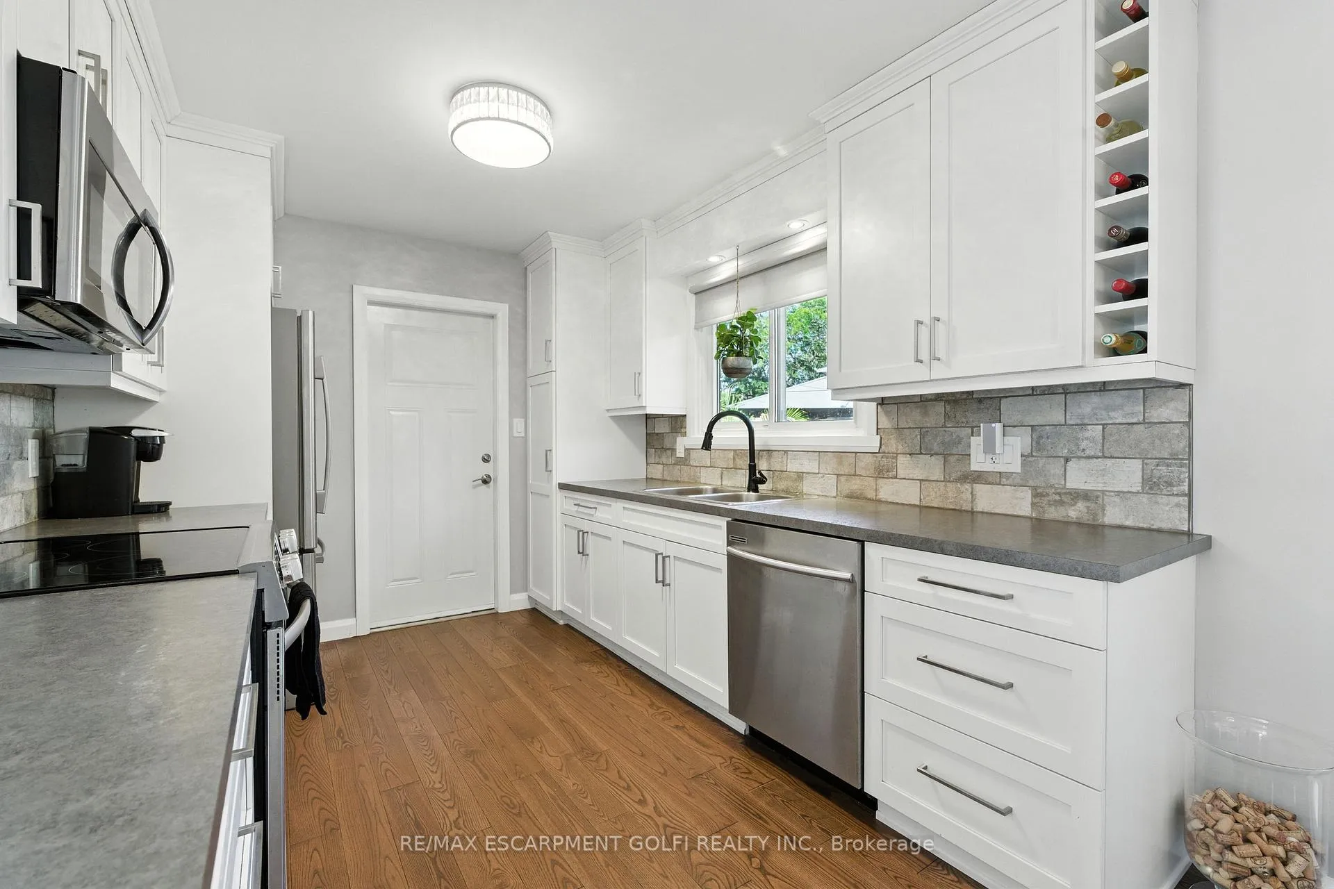 Photo 13 of 4326 Hillview Drive, Lincoln, Beamsville — HOMEH