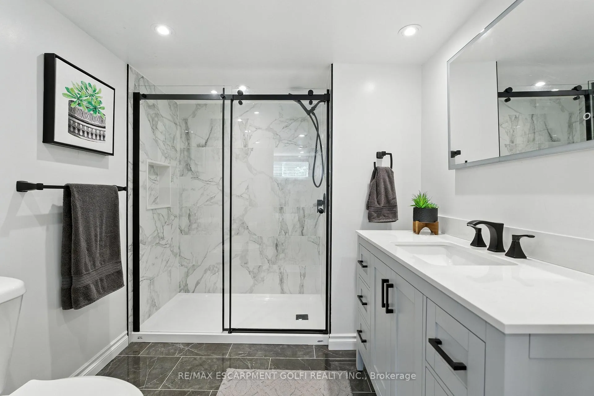 Photo 25 of 4326 Hillview Drive, Lincoln, Beamsville — HOMEH