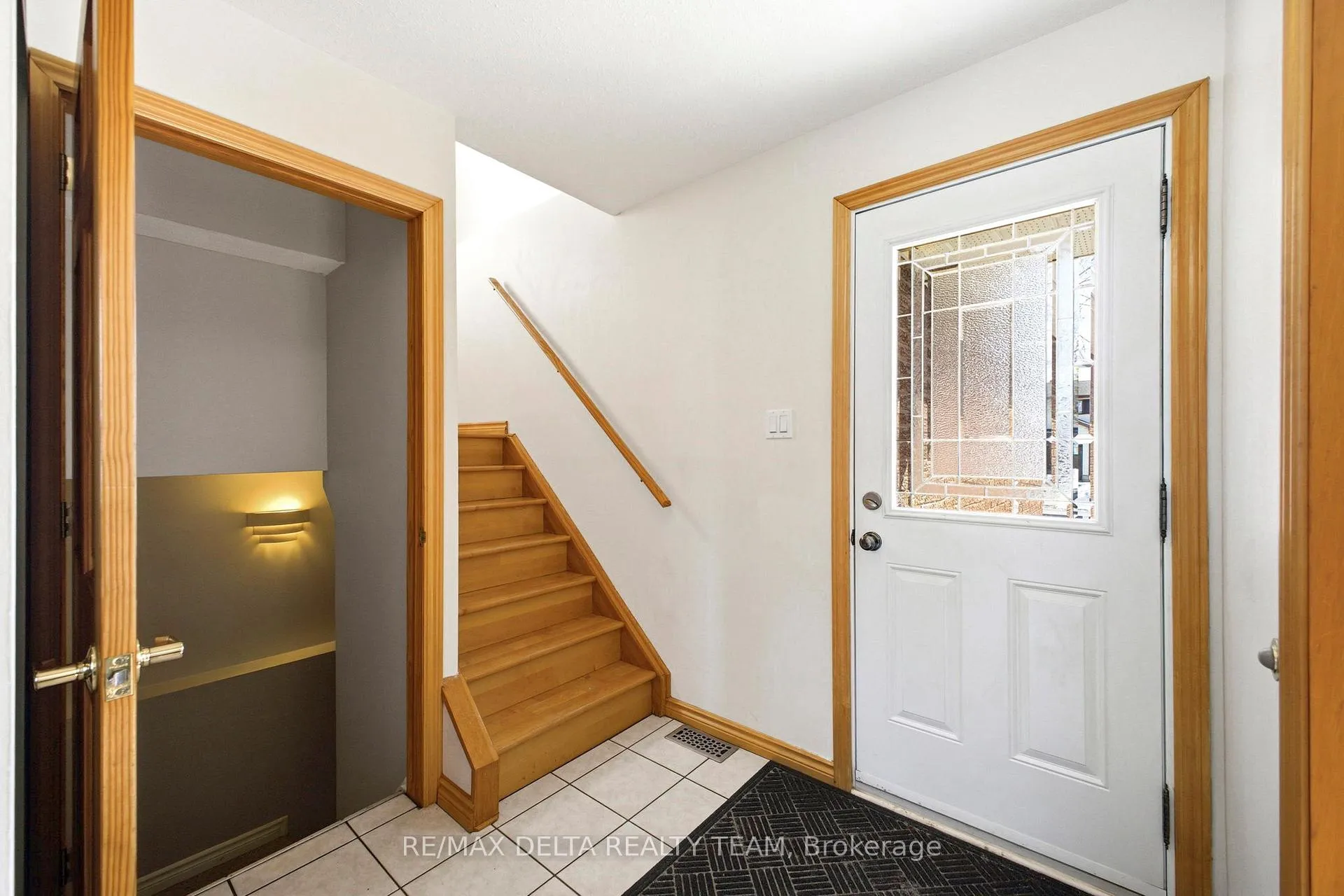 Photo 4 of 609 Wilkie Drive, Ottawa, Fallingbrook/Pineridge — HOMEH