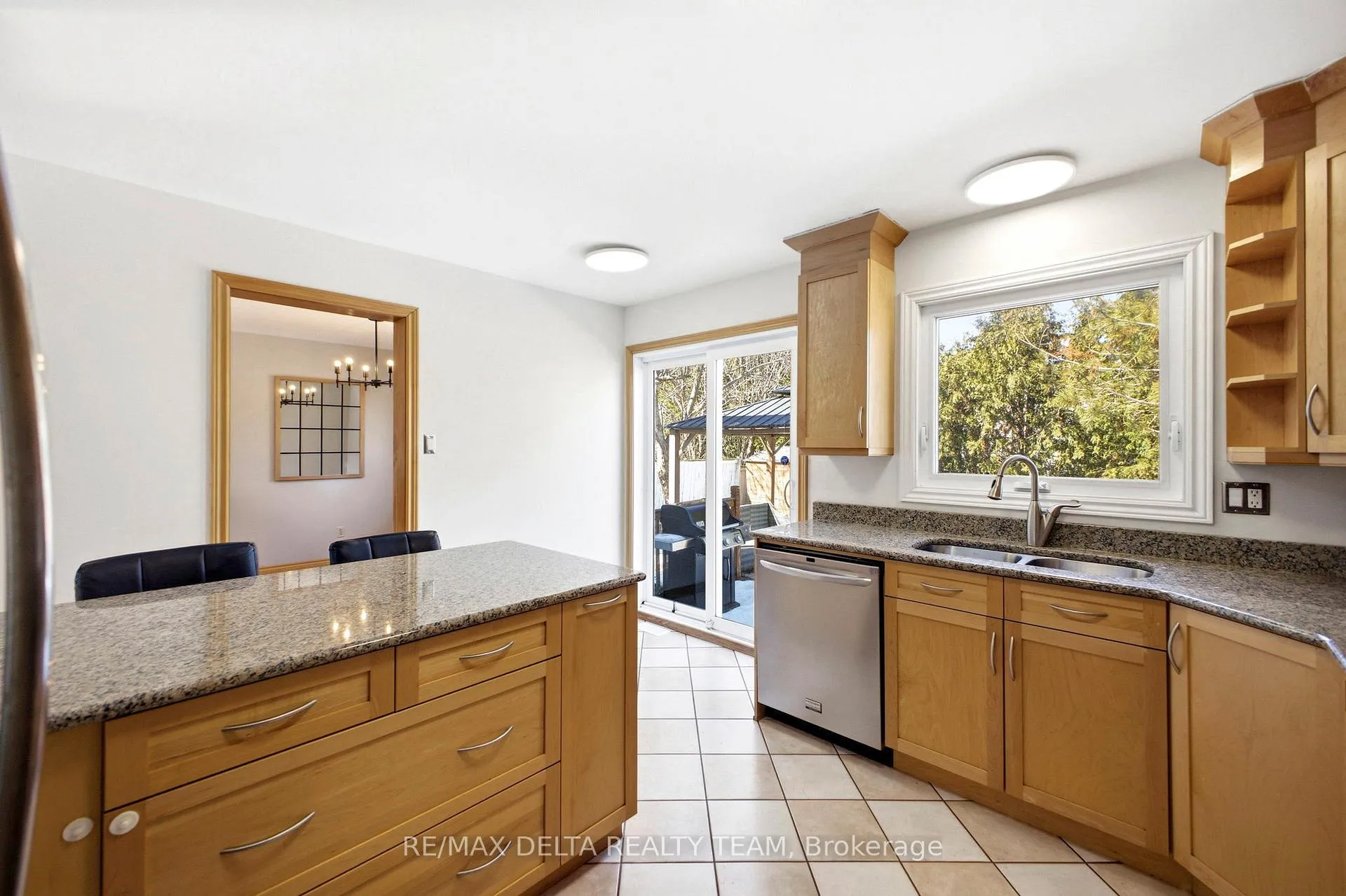 Photo 8 of 609 Wilkie Drive, Ottawa, Fallingbrook/Pineridge — HOMEH