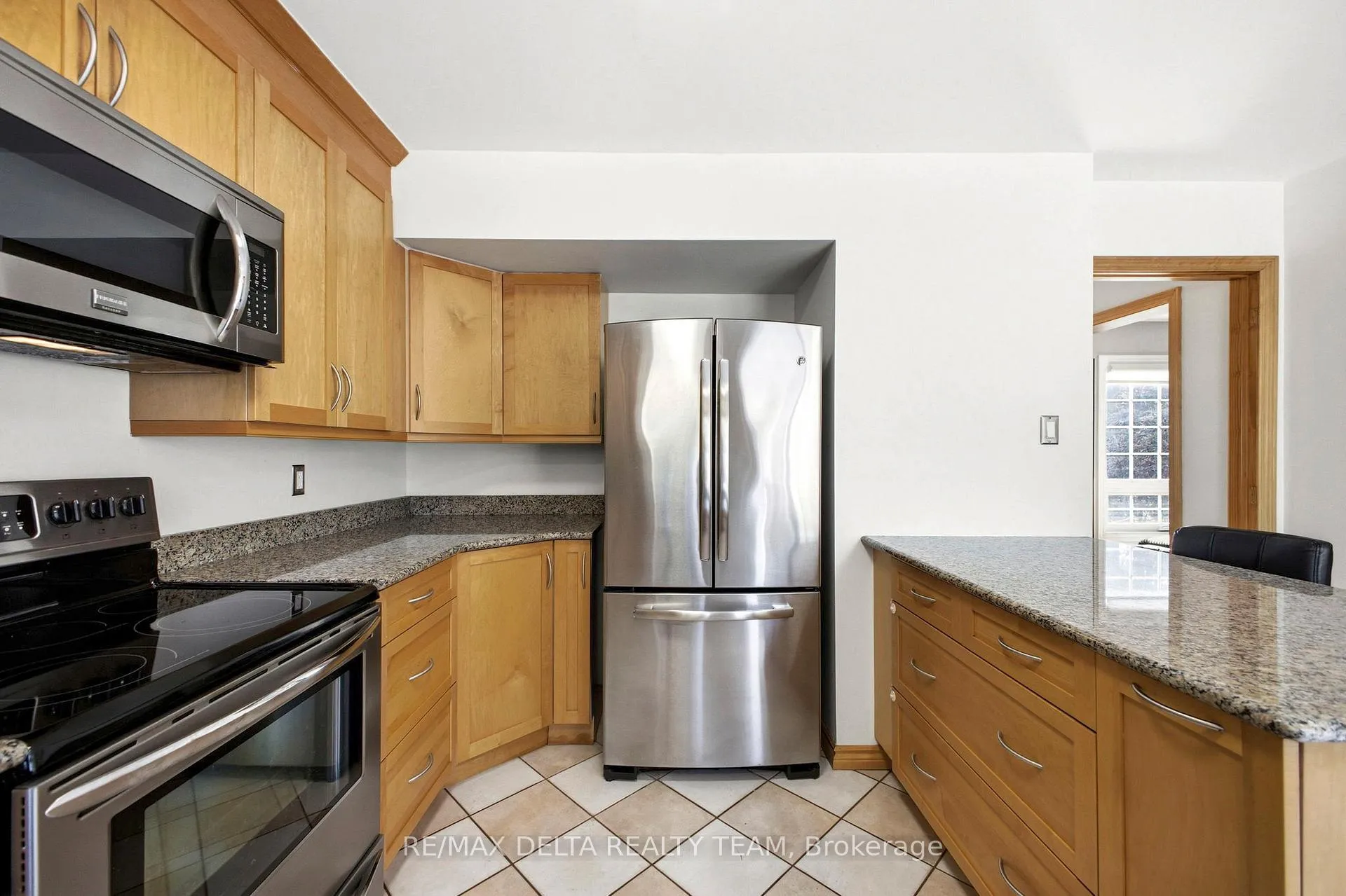 Photo 9 of 609 Wilkie Drive, Ottawa, Fallingbrook/Pineridge — HOMEH