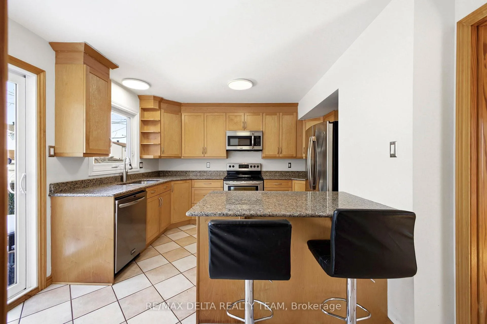 Photo 10 of 609 Wilkie Drive, Ottawa, Fallingbrook/Pineridge — HOMEH