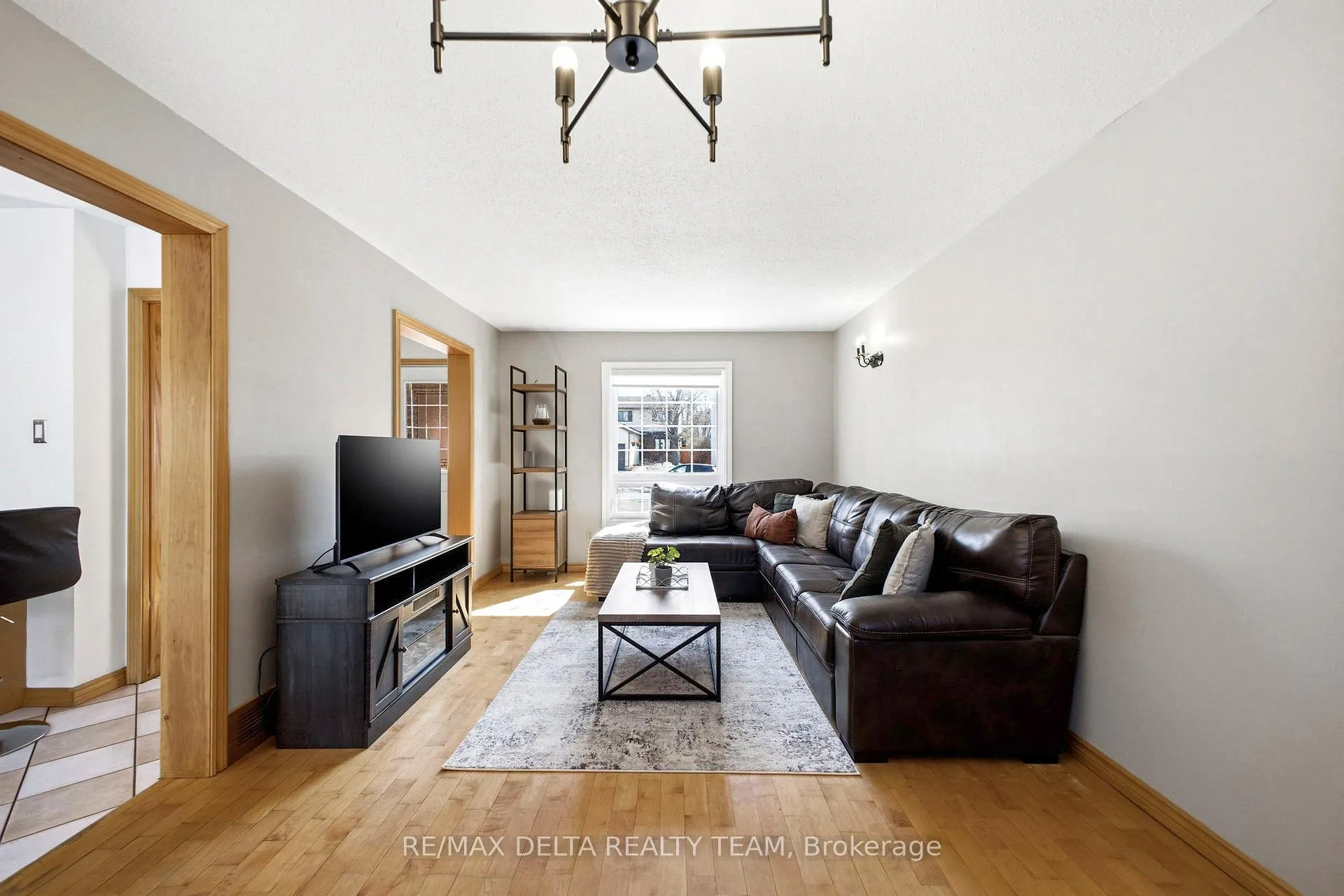 Photo 11 of 609 Wilkie Drive, Ottawa, Fallingbrook/Pineridge — HOMEH