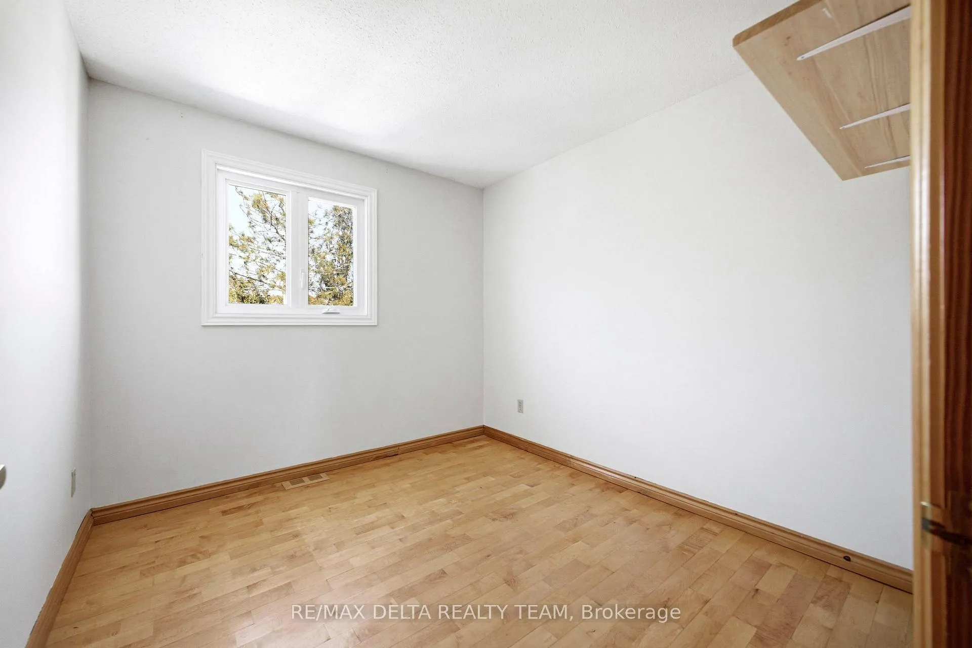 Photo 15 of 609 Wilkie Drive, Ottawa, Fallingbrook/Pineridge — HOMEH