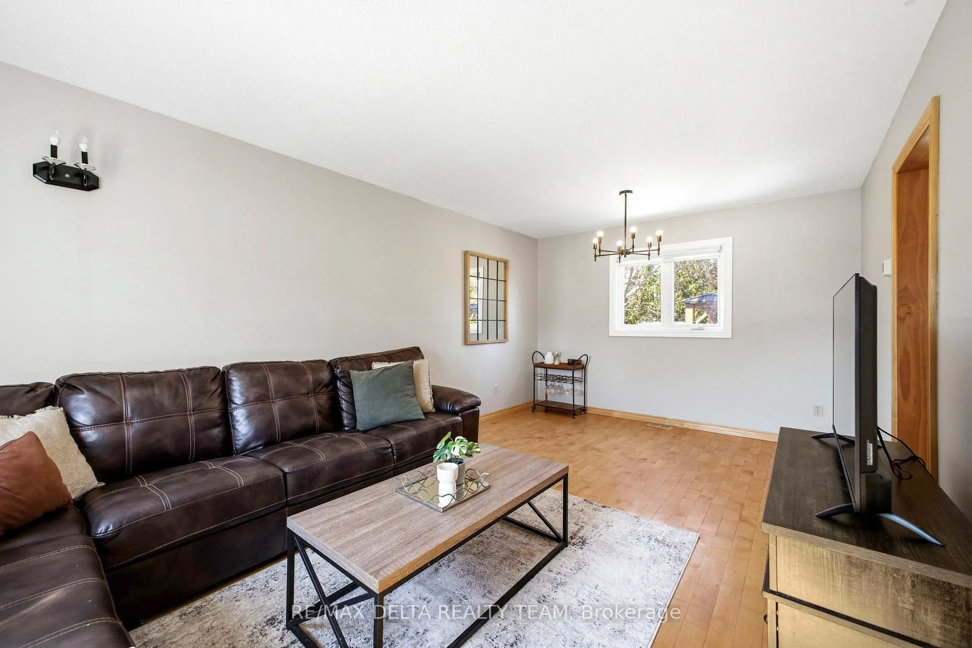 Photo 21 of 609 Wilkie Drive, Ottawa, Fallingbrook/Pineridge — HOMEH