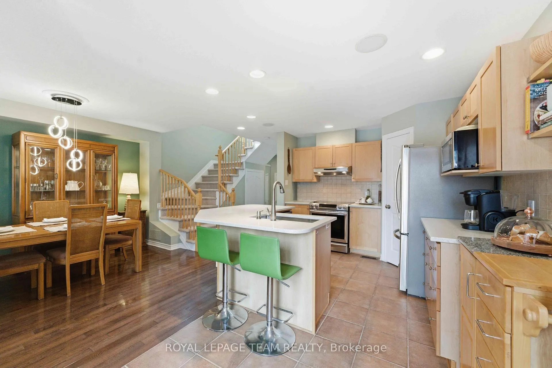 Photo 8 of 308 Grey Seal Circle, Ottawa, Riverside South/Gloucester Glen — HOMEH