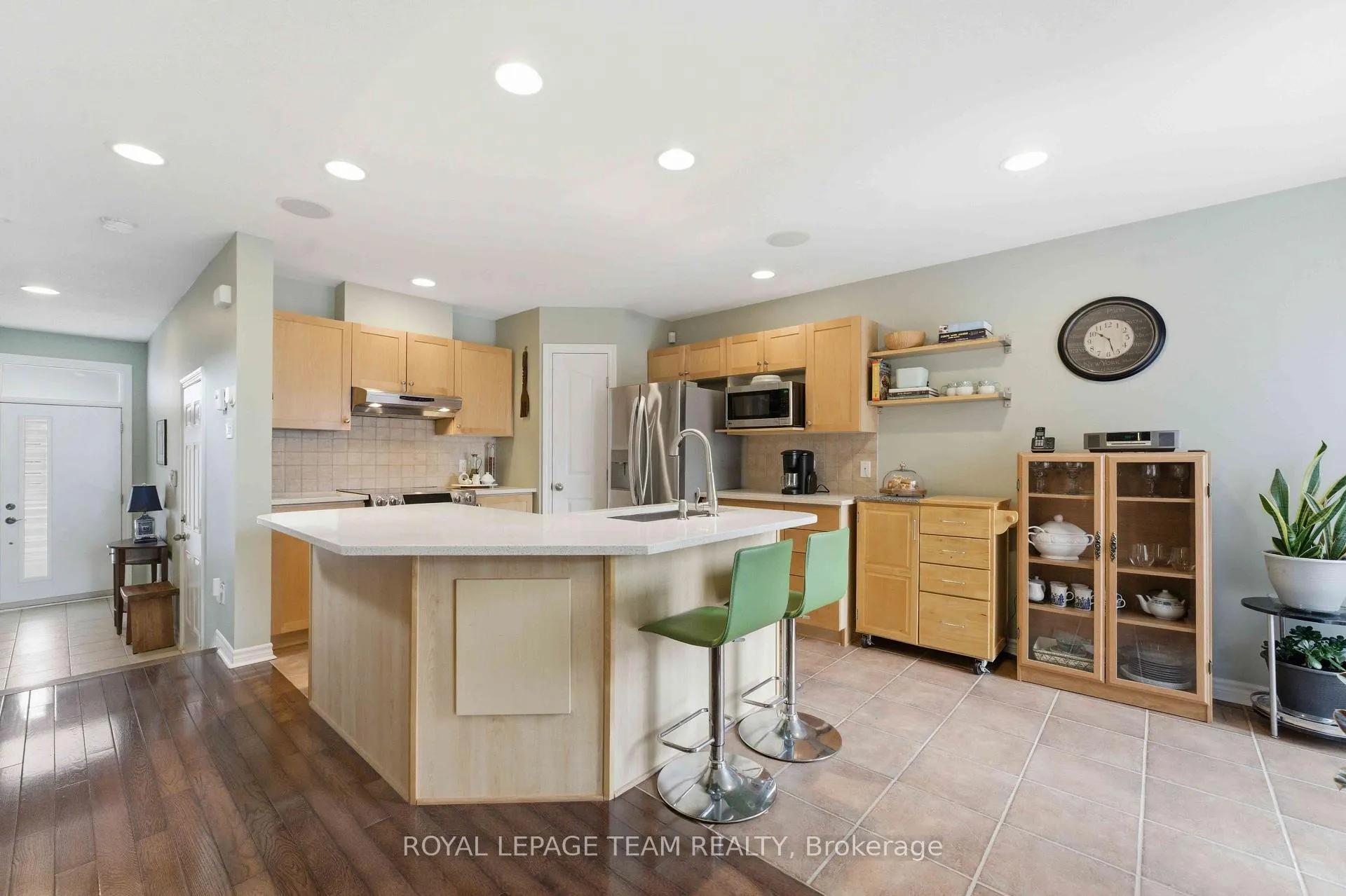 Photo 9 of 308 Grey Seal Circle, Ottawa, Riverside South/Gloucester Glen — HOMEH