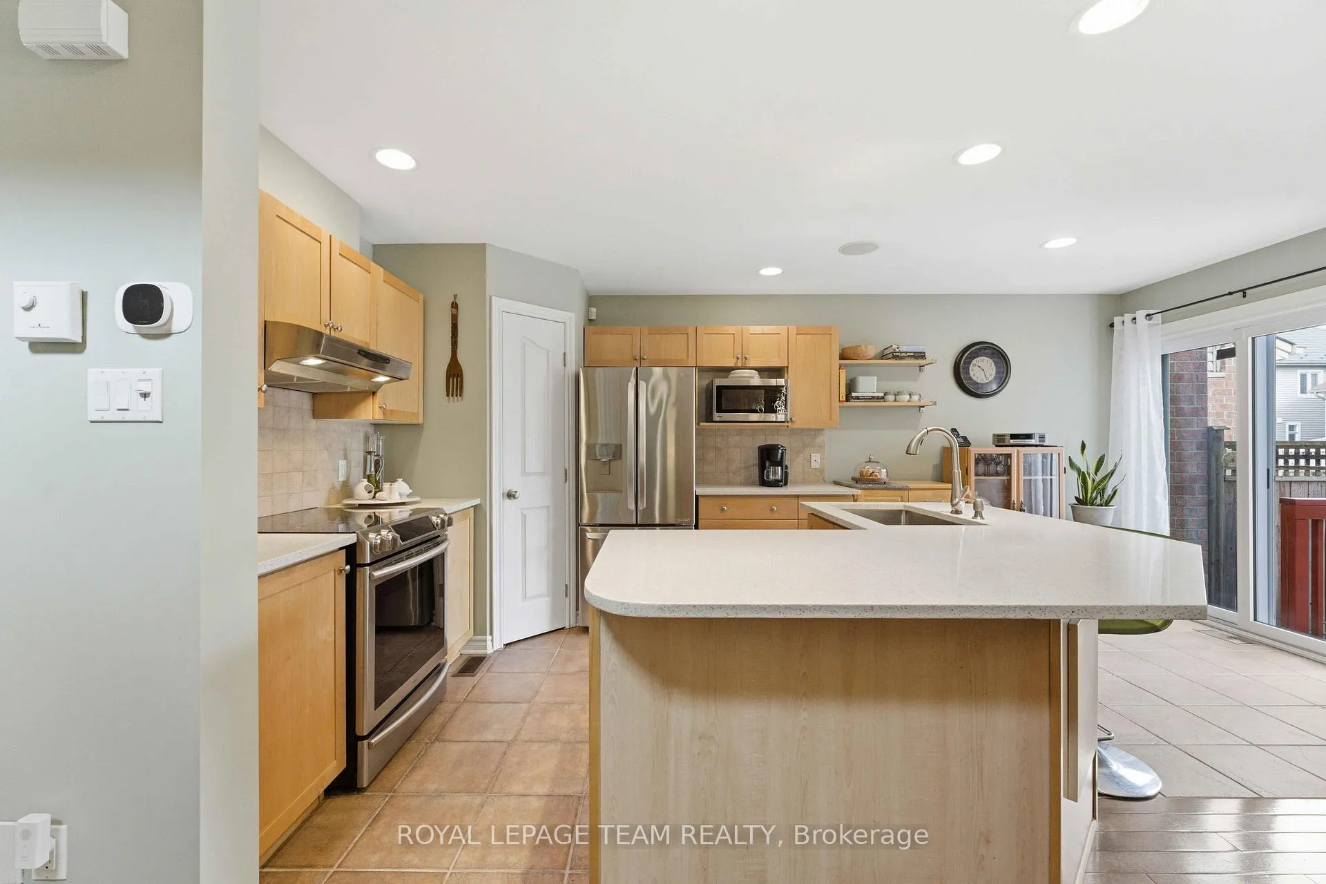 Photo 10 of 308 Grey Seal Circle, Ottawa, Riverside South/Gloucester Glen — HOMEH
